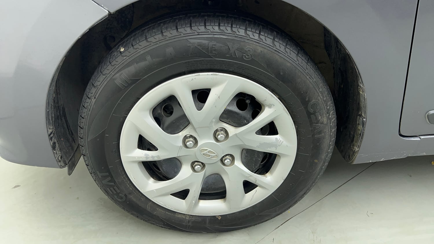 Used 2018 Hyundai Grand i10 Sportz 1.2 Kappa VTVT CNG (Outside Fitted) Cng Manual tyres LEFT FRONT TYRE RIM VIEW