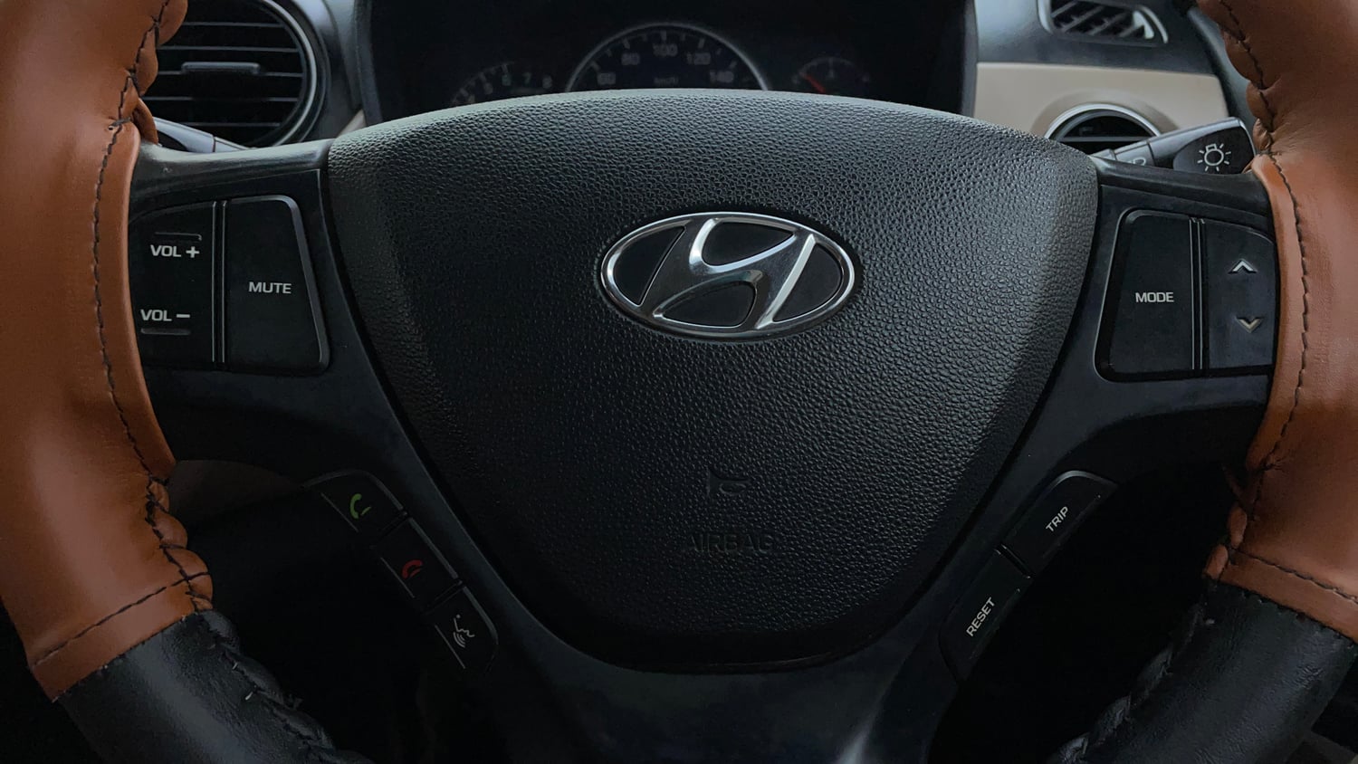 Used 2019 Hyundai Grand i10 Asta 1.2 Kappa VTVT Petrol Manual top_features Airbags