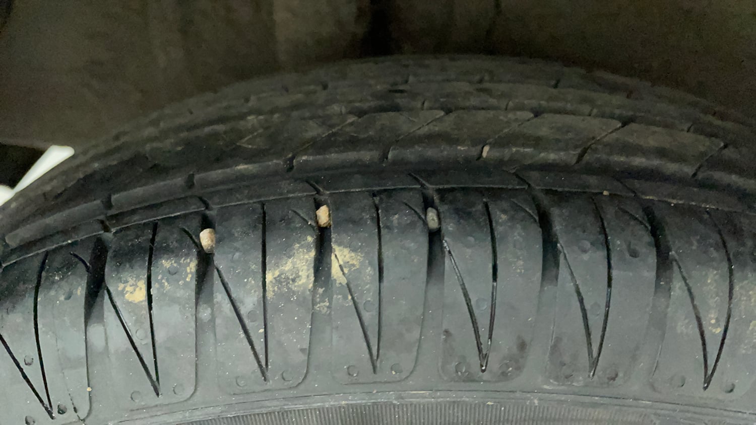 Used 2017 Maruti Suzuki Ignis Zeta 1.3 AMT Diesel Diesel Automatic tyres RIGHT REAR TYRE TREAD VIEW