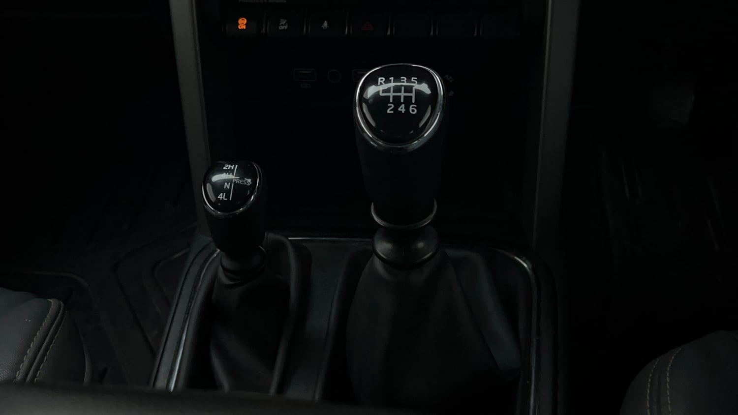 Used 2021 mahindra Thar LX Hard Top Petrol MT 4WD Petrol Manual interior GEAR  KNOB VIEW