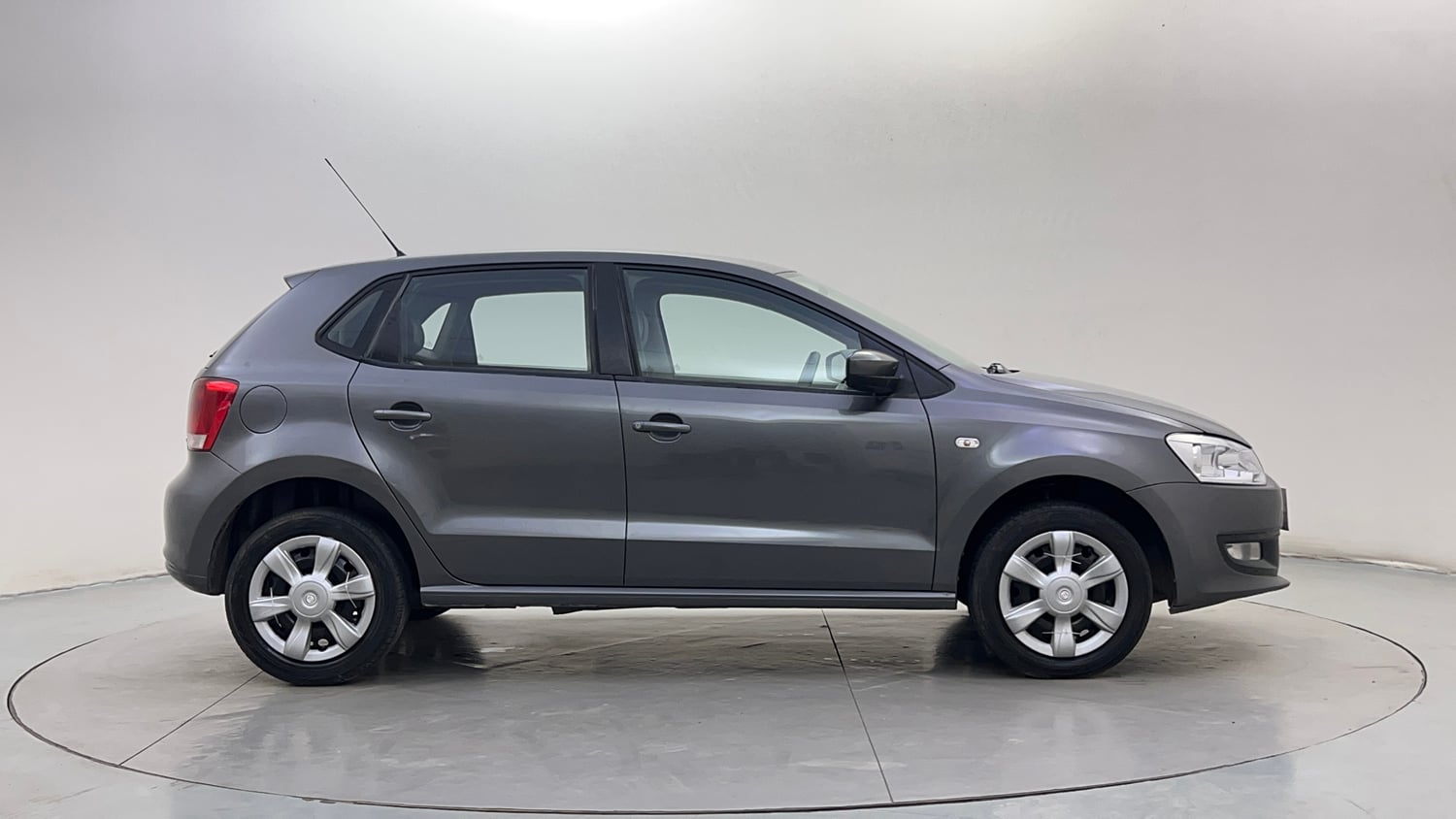 Used 2013 Volkswagen Polo Comfortline 1.2L (P) Petrol Manual exterior RIGHT SIDE VIEW