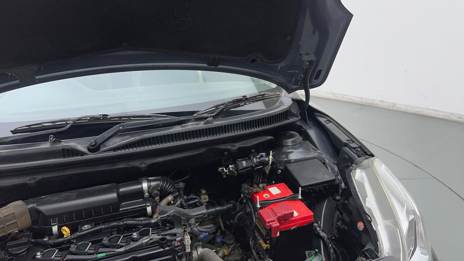 Used 2016 Maruti Suzuki Baleno Delta 1.2 Petrol Manual engine ENGINE LEFT SIDE HINGE & APRON VIEW