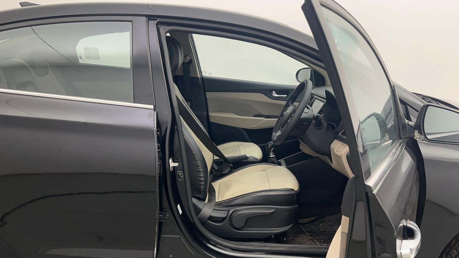 Used 2019 Hyundai Verna SX 1.6 VTVT Petrol Manual interior RIGHT SIDE FRONT DOOR CABIN VIEW
