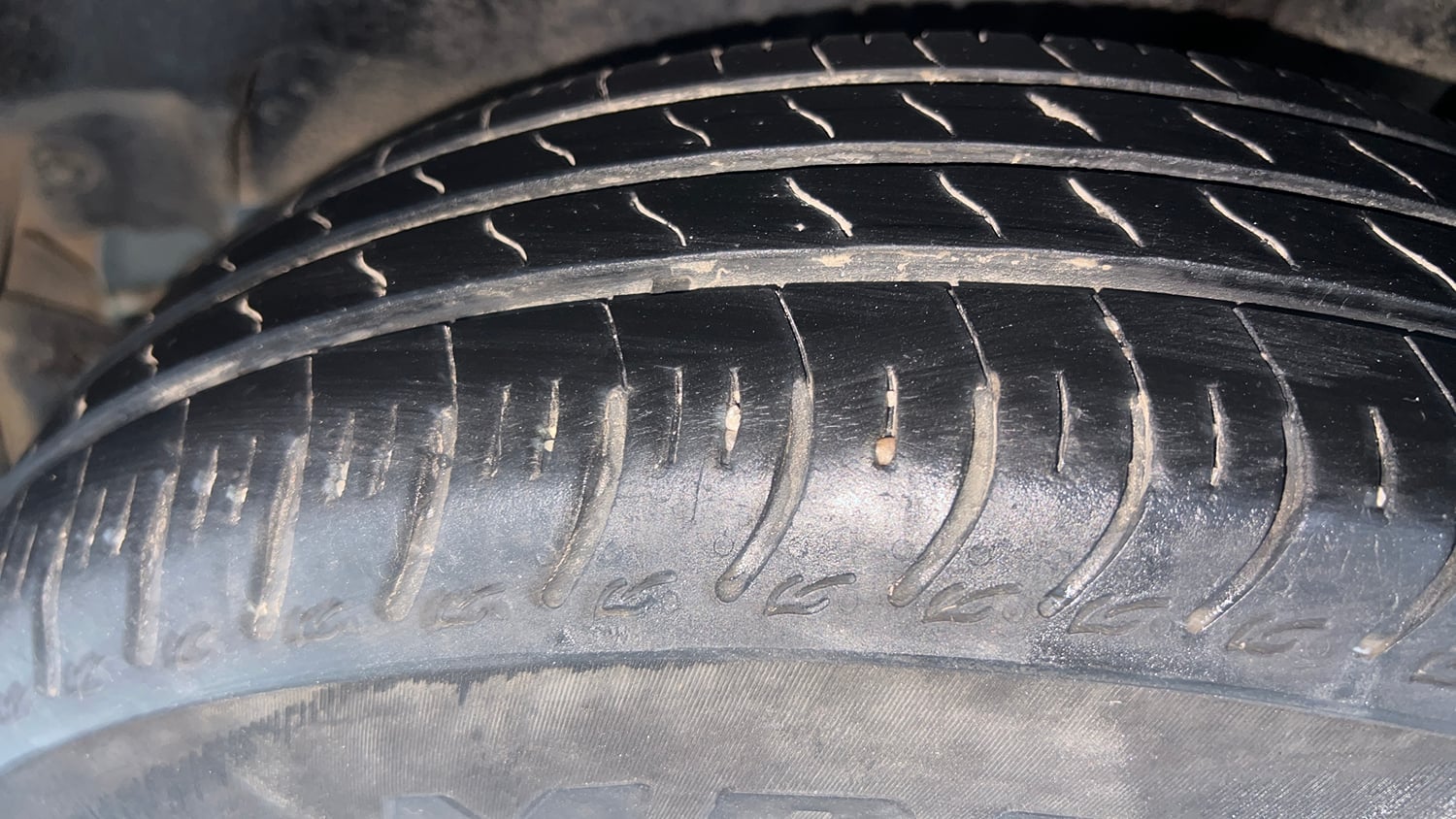 Used 2024 Maruti Suzuki Swift VXi (O) AMT Petrol Automatic tyres LEFT REAR TYRE TREAD VIEW