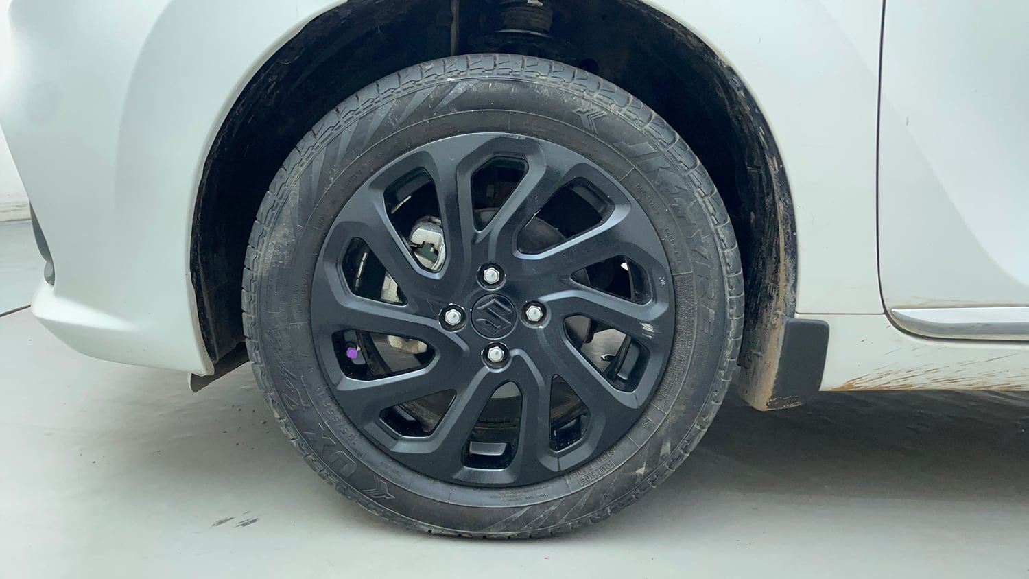 Used 2022 Maruti Suzuki Baleno Zeta MT Petrol Manual tyres LEFT FRONT TYRE RIM VIEW