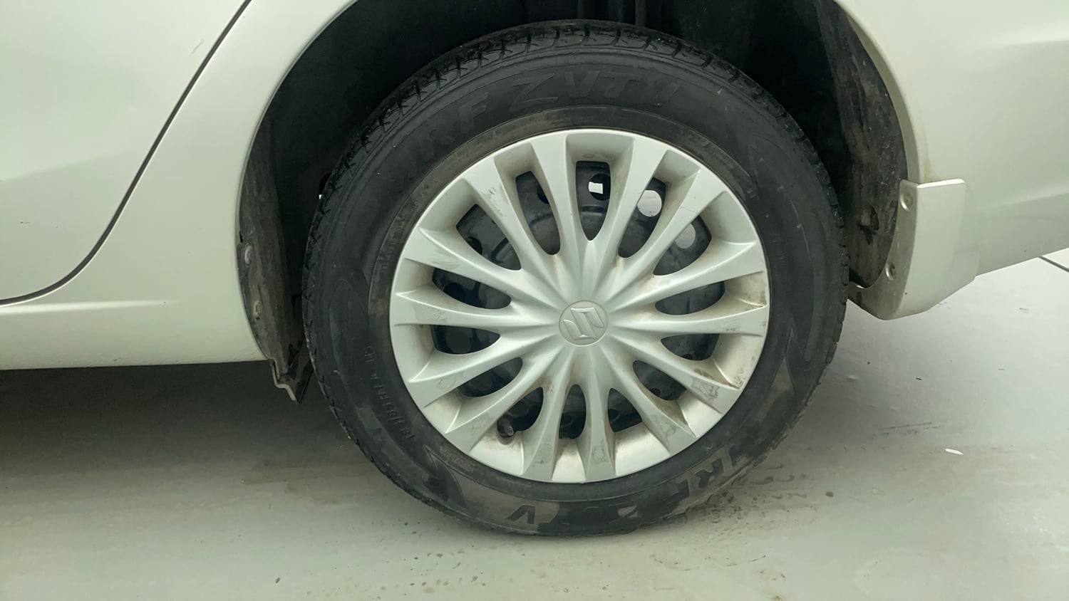 Used 2018 Maruti Suzuki Ciaz Delta 1.4 AT Petrol Automatic tyres LEFT REAR TYRE RIM VIEW