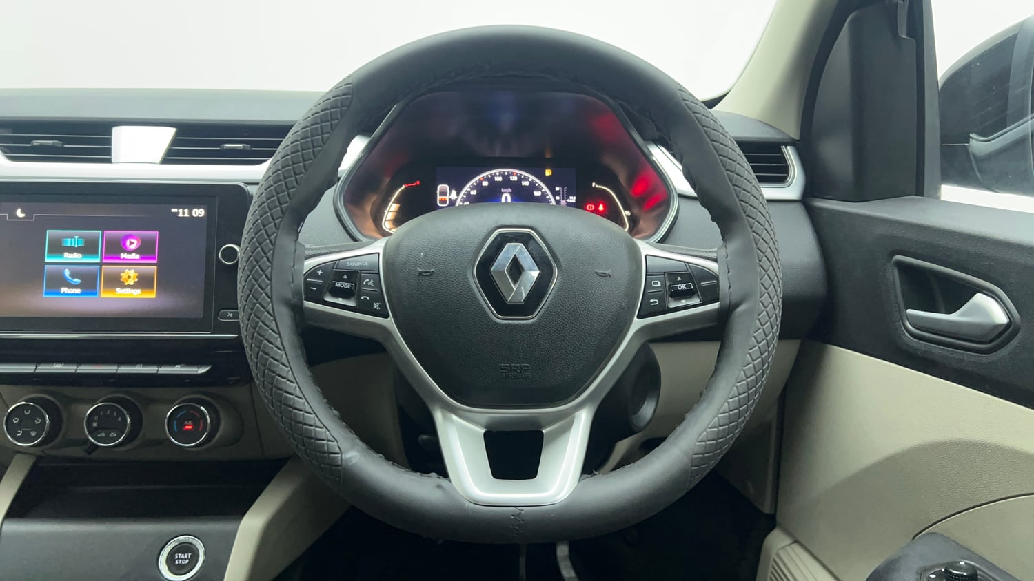 Used 2024 Renault Triber RXZ EASY-R AMT Petrol Automatic interior STEERING VIEW