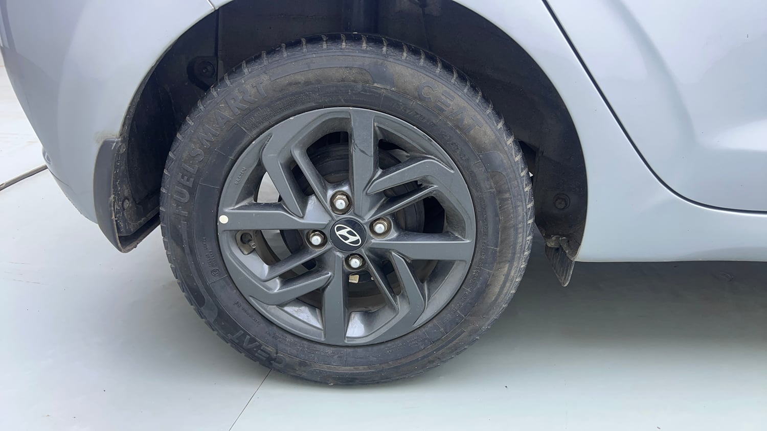 Used 2019 Hyundai Grand i10 Nios Sportz AMT 1.2 Kappa VTVT Petrol Automatic tyres RIGHT REAR TYRE RIM VIEW