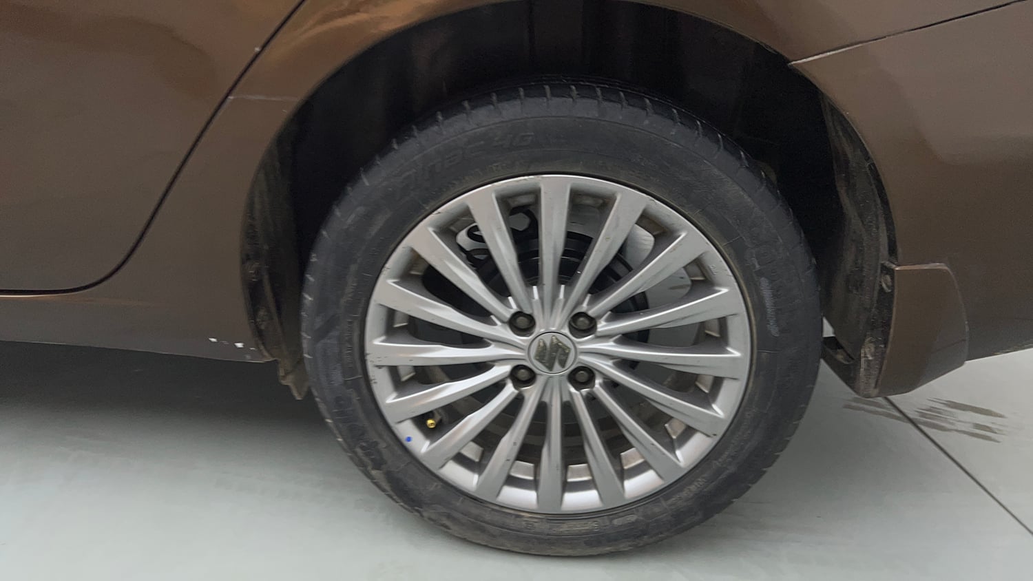 Used 2017 Maruti Suzuki Ciaz Alpha 1.4 MT Petrol Manual tyres LEFT REAR TYRE RIM VIEW