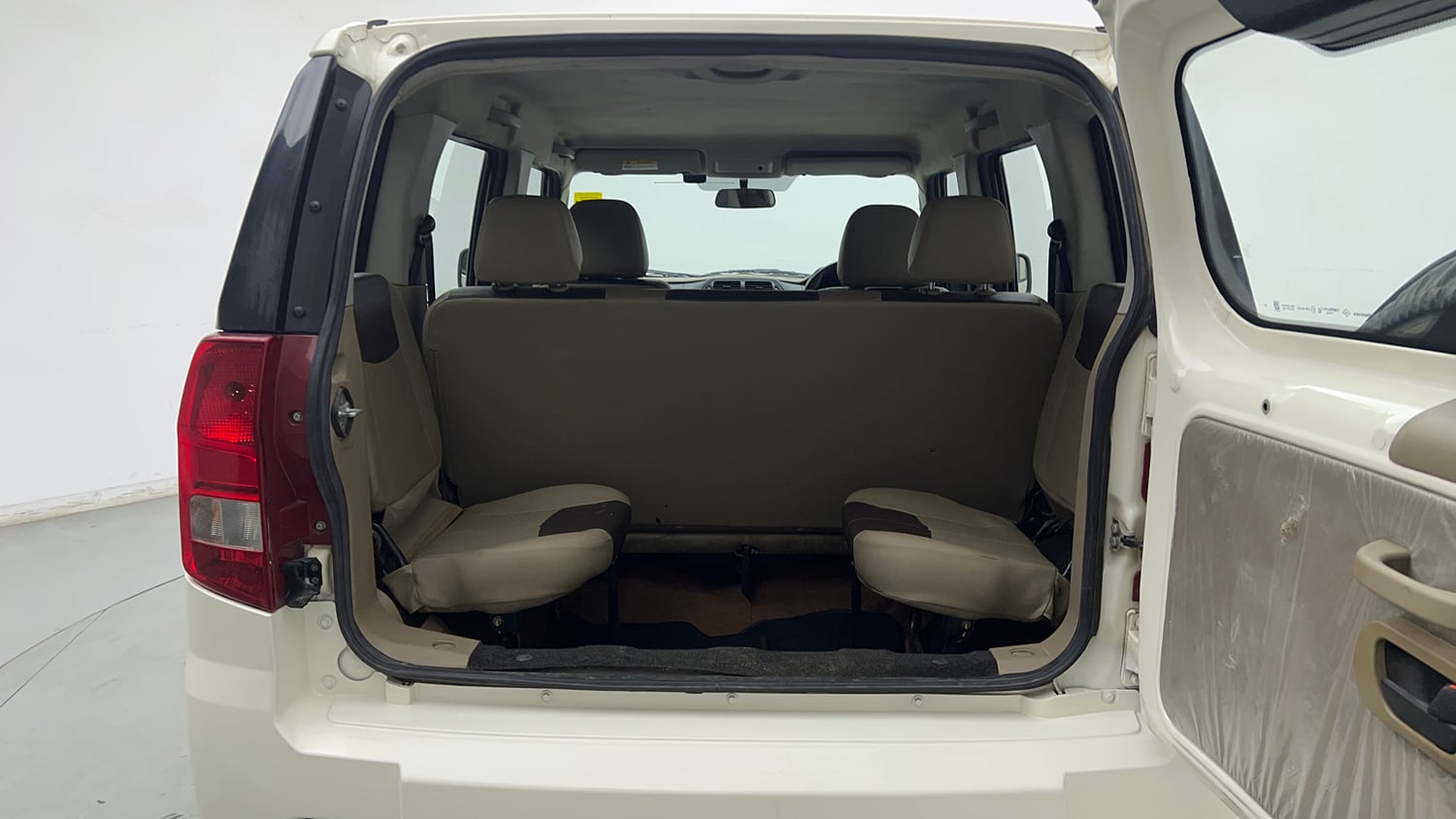 Used 2019 Mahindra TUV300 T4 Plus Diesel Manual interior DICKY INSIDE VIEW