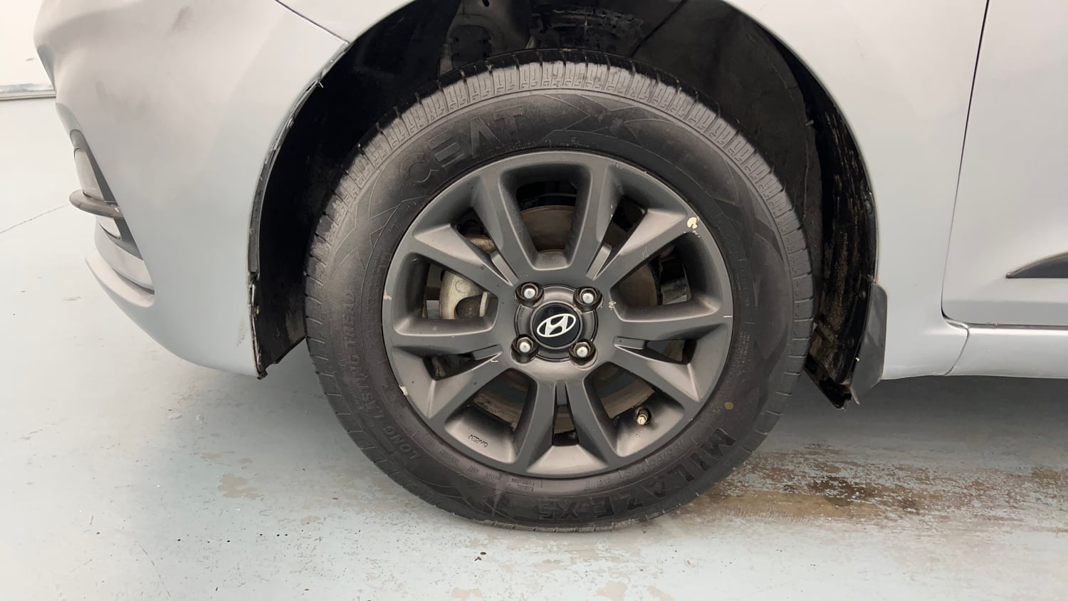 Used 2019 Hyundai Elite i20 Sportz Plus 1.2 Petrol Manual tyres LEFT FRONT TYRE RIM VIEW