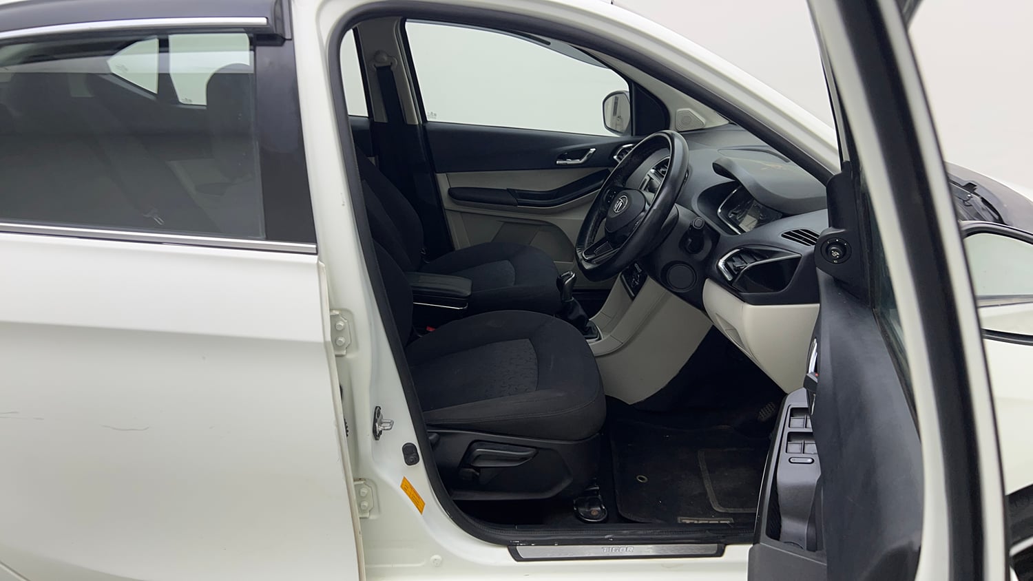 Used 2024 Tata Tigor XZ Plus CNG Cng Manual interior RIGHT SIDE FRONT DOOR CABIN VIEW
