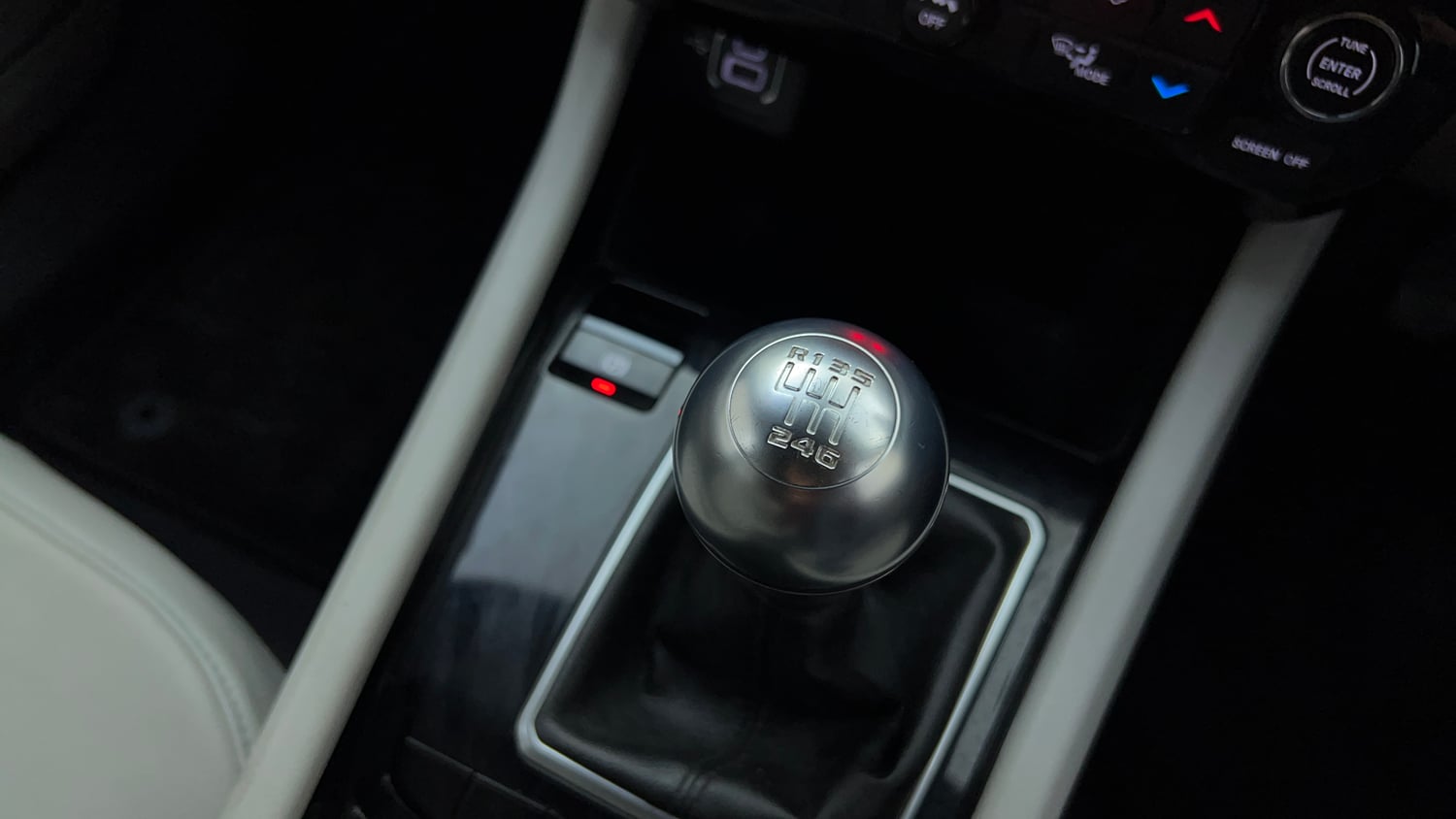 Used 2023 Jeep Compass Limited (O) 2.0 Diesel Diesel Manual interior GEAR  KNOB VIEW