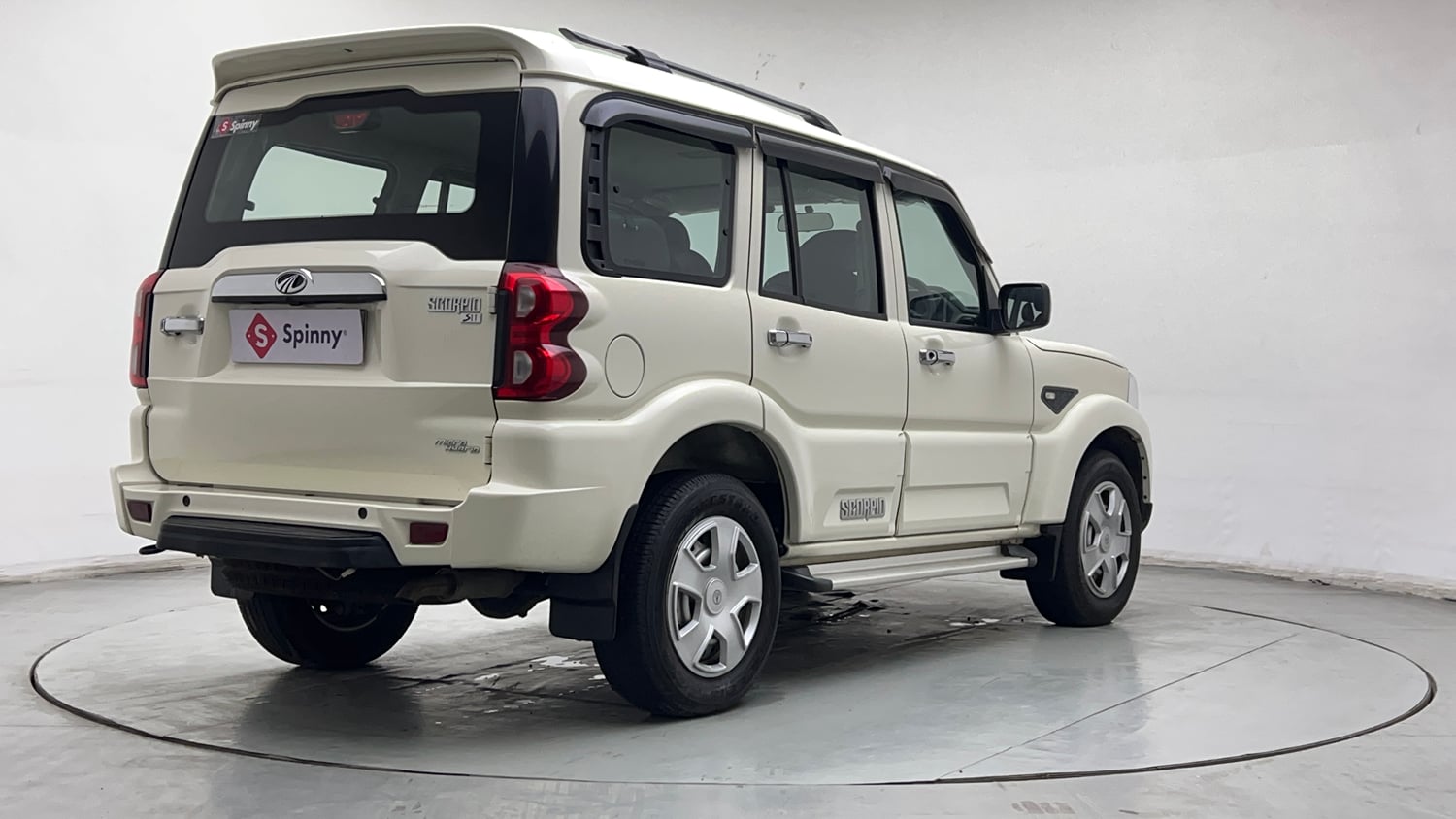 Used 2022 Mahindra Scorpio S5 Diesel Manual exterior RIGHT REAR CORNER VIEW