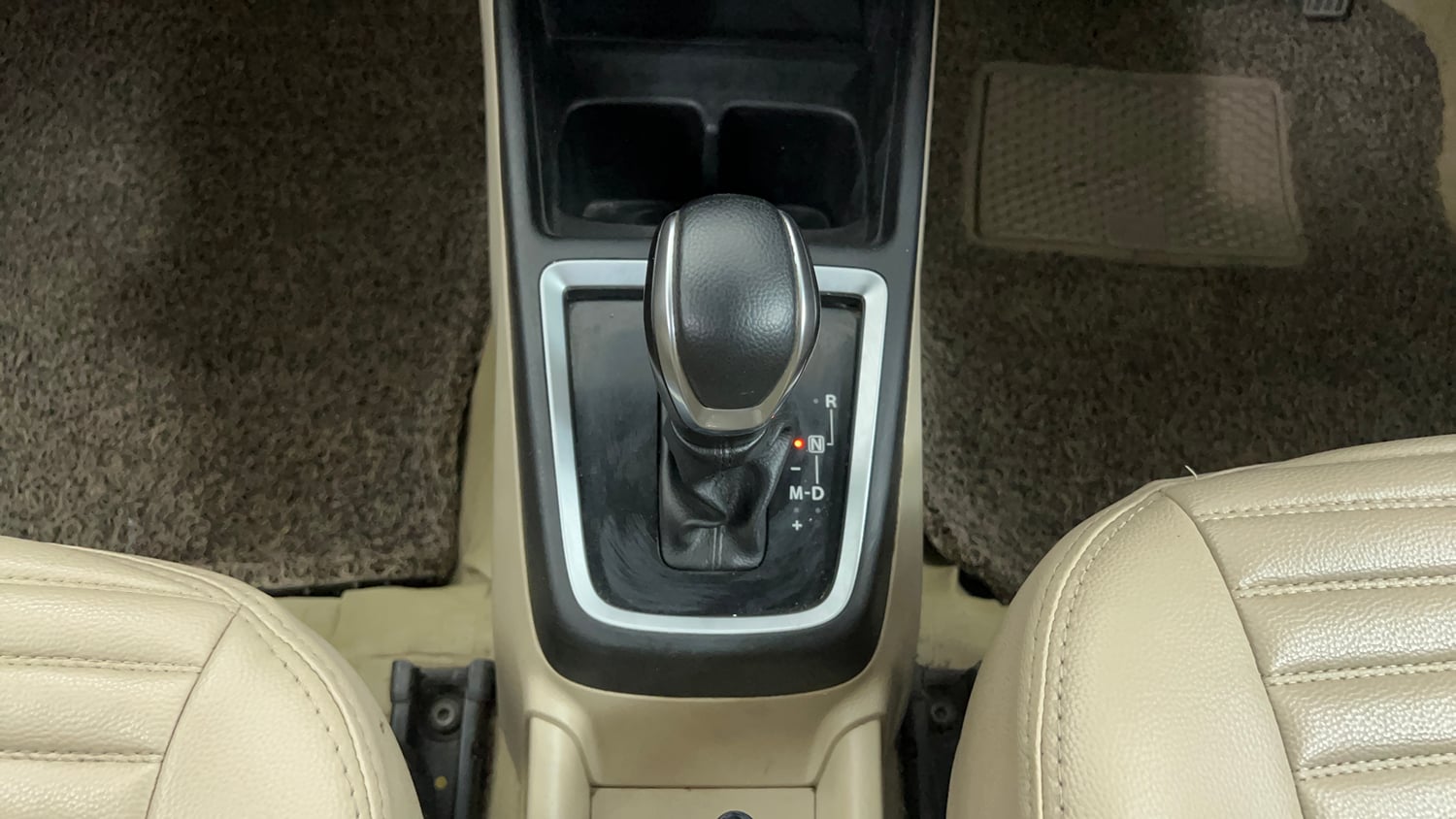Used 2019 Maruti Suzuki Dzire VDi AMT Diesel Automatic interior GEAR  KNOB VIEW