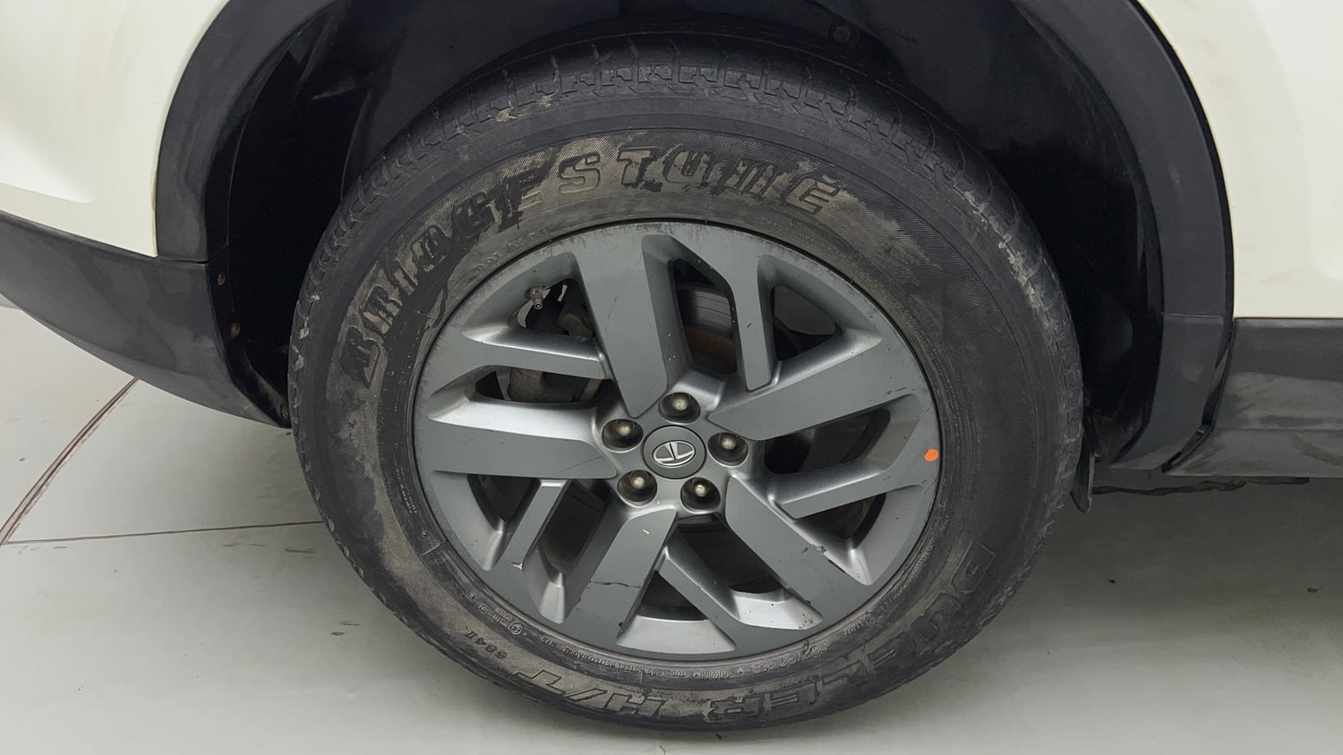 Used 2022 Tata Safari XTA Plus Diesel Automatic tyres RIGHT REAR TYRE RIM VIEW