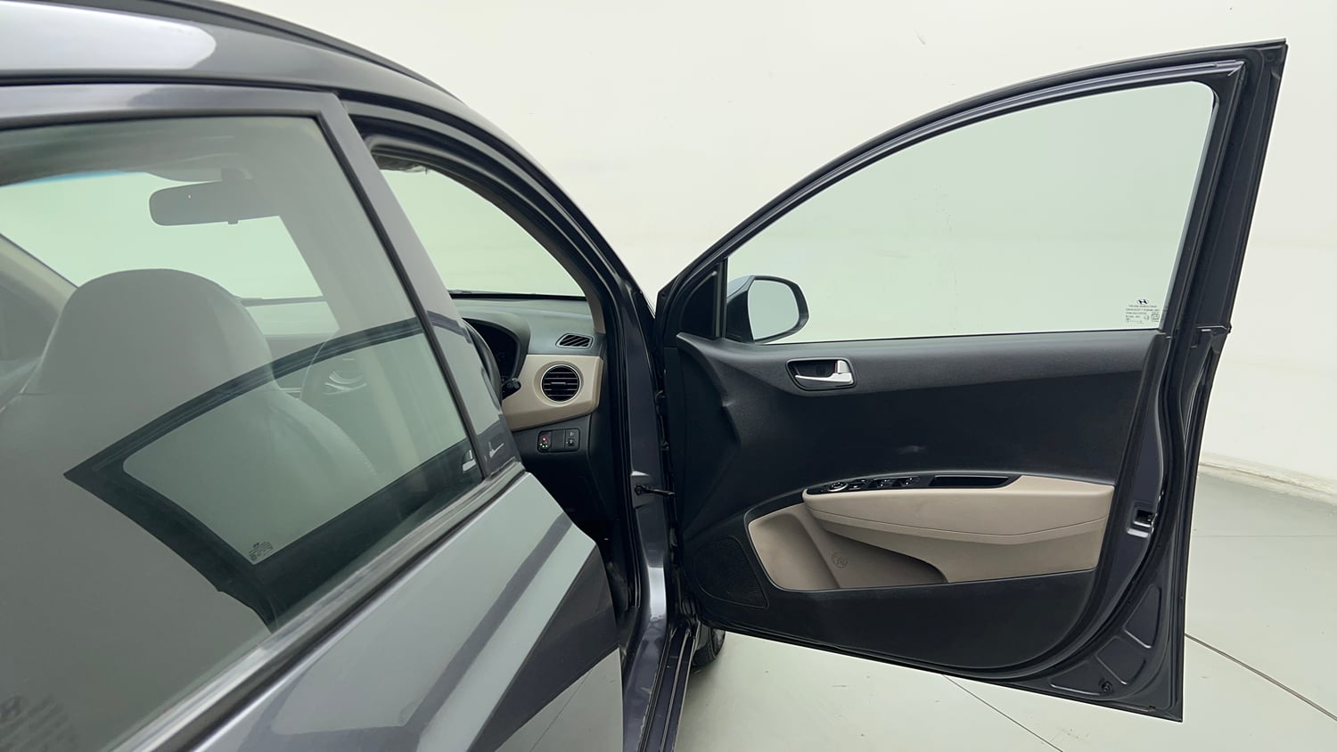 Used 2018 Hyundai Grand i10 Sportz 1.2 Kappa VTVT CNG (Outside Fitted) Cng Manual interior RIGHT FRONT DOOR OPEN VIEW