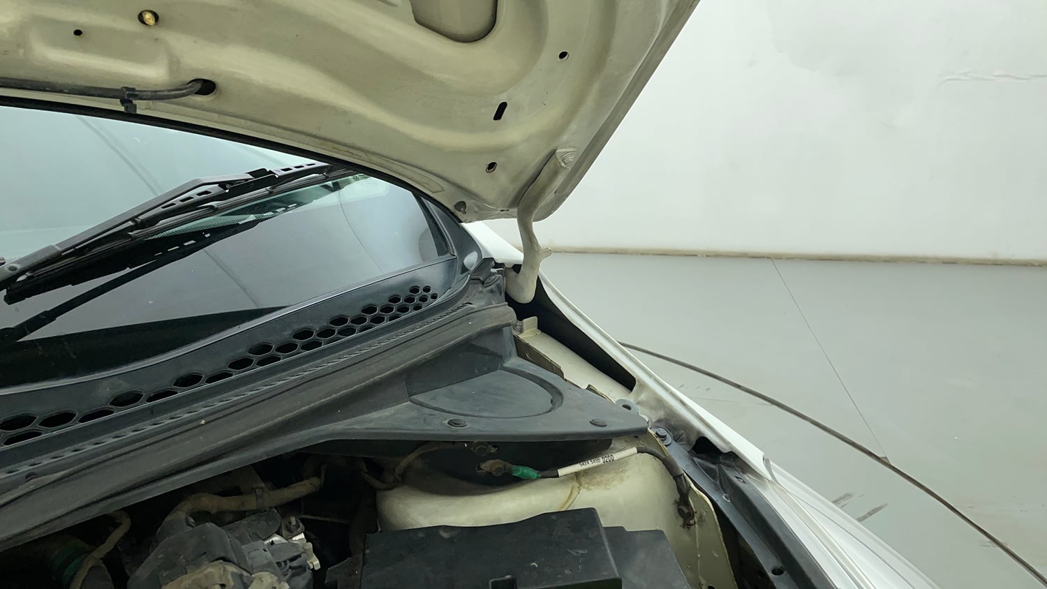 Used 2018 Tata Tiago Revotron XZ Petrol Manual engine ENGINE LEFT SIDE HINGE & APRON VIEW