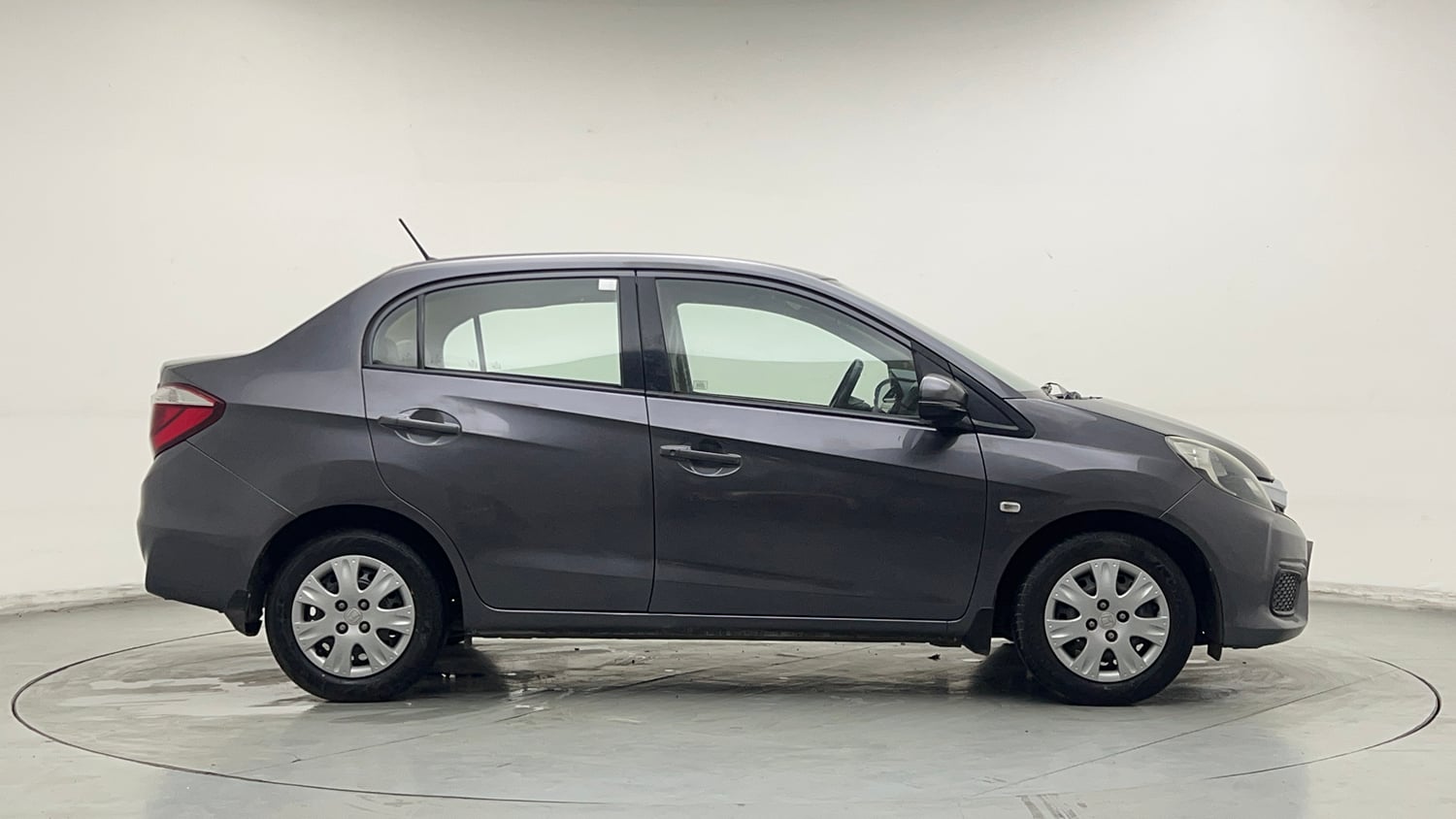Used 2017 Honda Amaze 1.2 S i-VTEC Petrol Manual exterior RIGHT SIDE VIEW