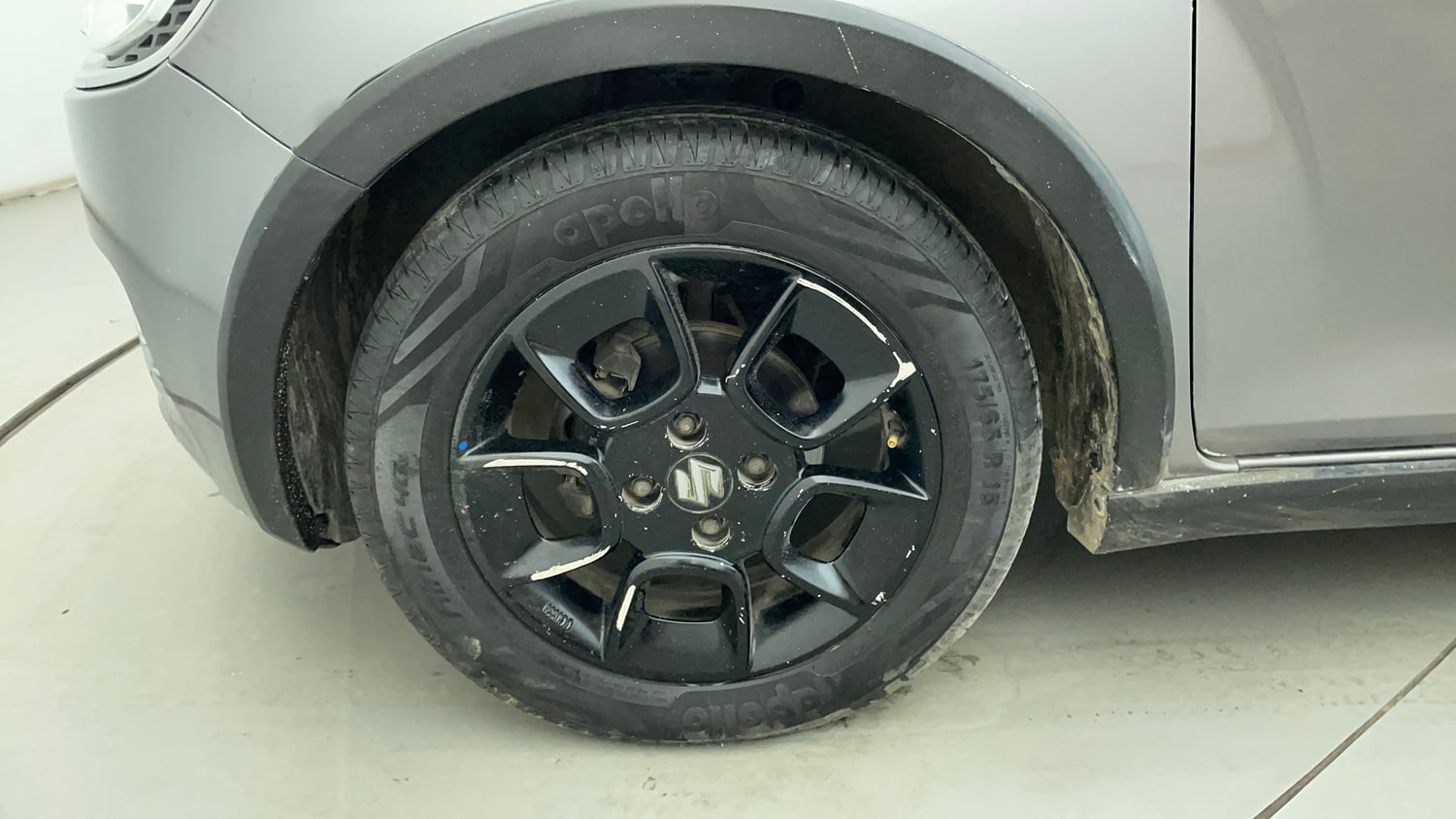 Used 2017 Maruti Suzuki Ignis Zeta 1.3 AMT Diesel Diesel Automatic tyres LEFT FRONT TYRE RIM VIEW