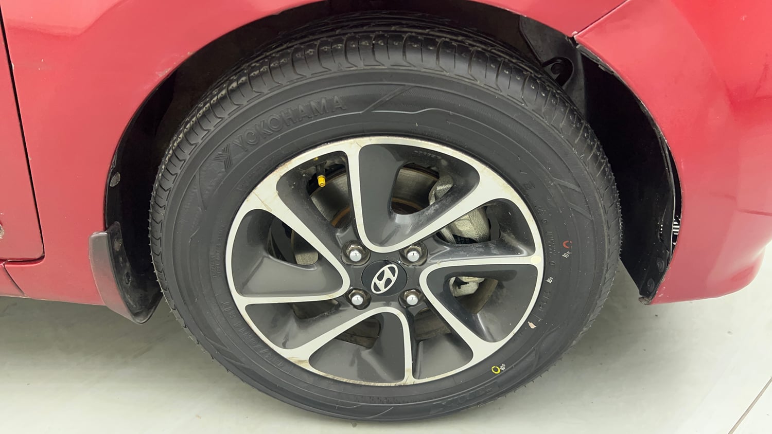 Used 2017 Hyundai Grand i10 Sportz (O) AT 1.2 Kappa VTVT Petrol Automatic tyres RIGHT FRONT TYRE RIM VIEW
