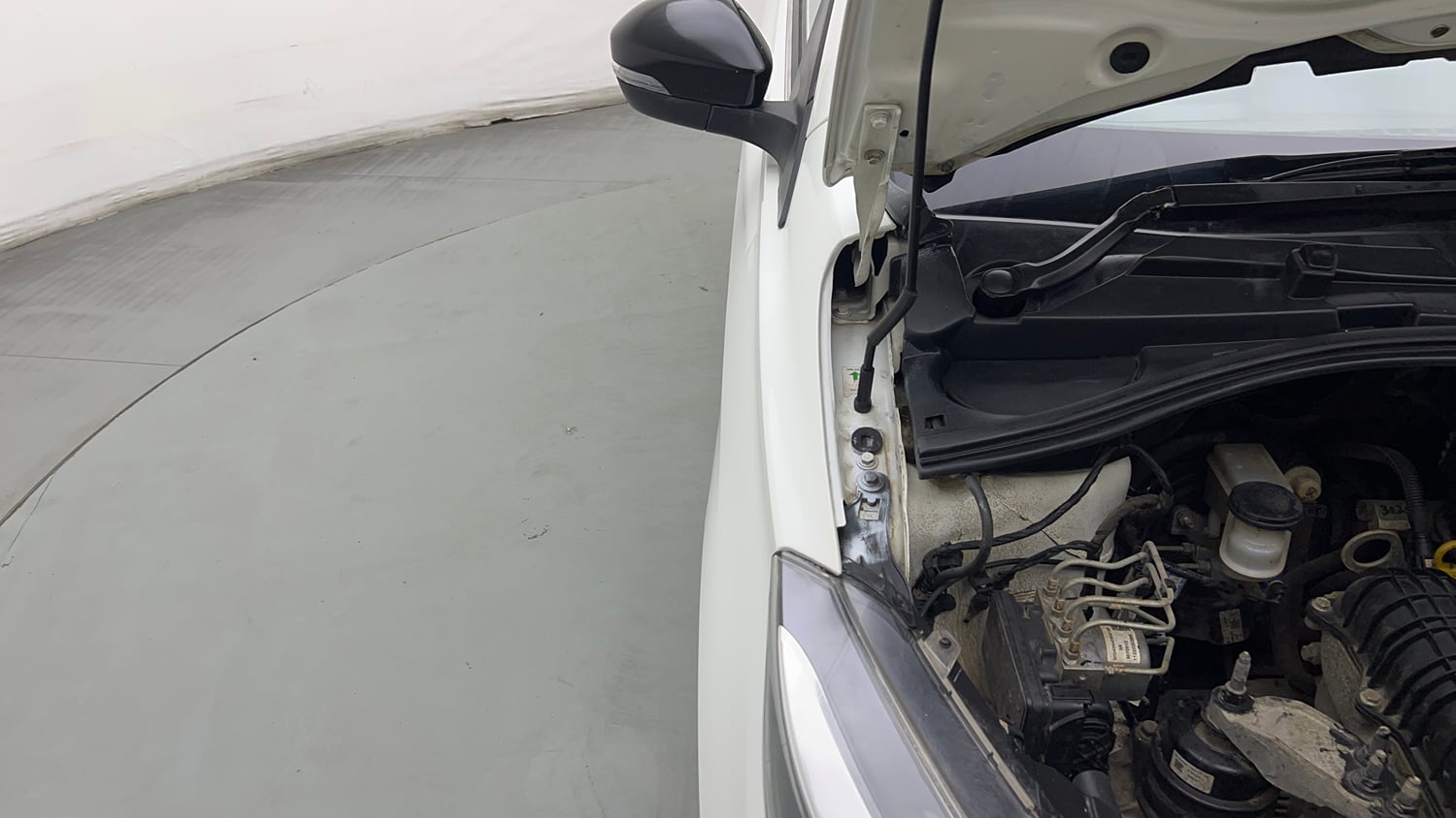 Used 2024 Tata Tigor XZ Plus CNG Cng Manual engine ENGINE RIGHT SIDE HINGE & APRON VIEW