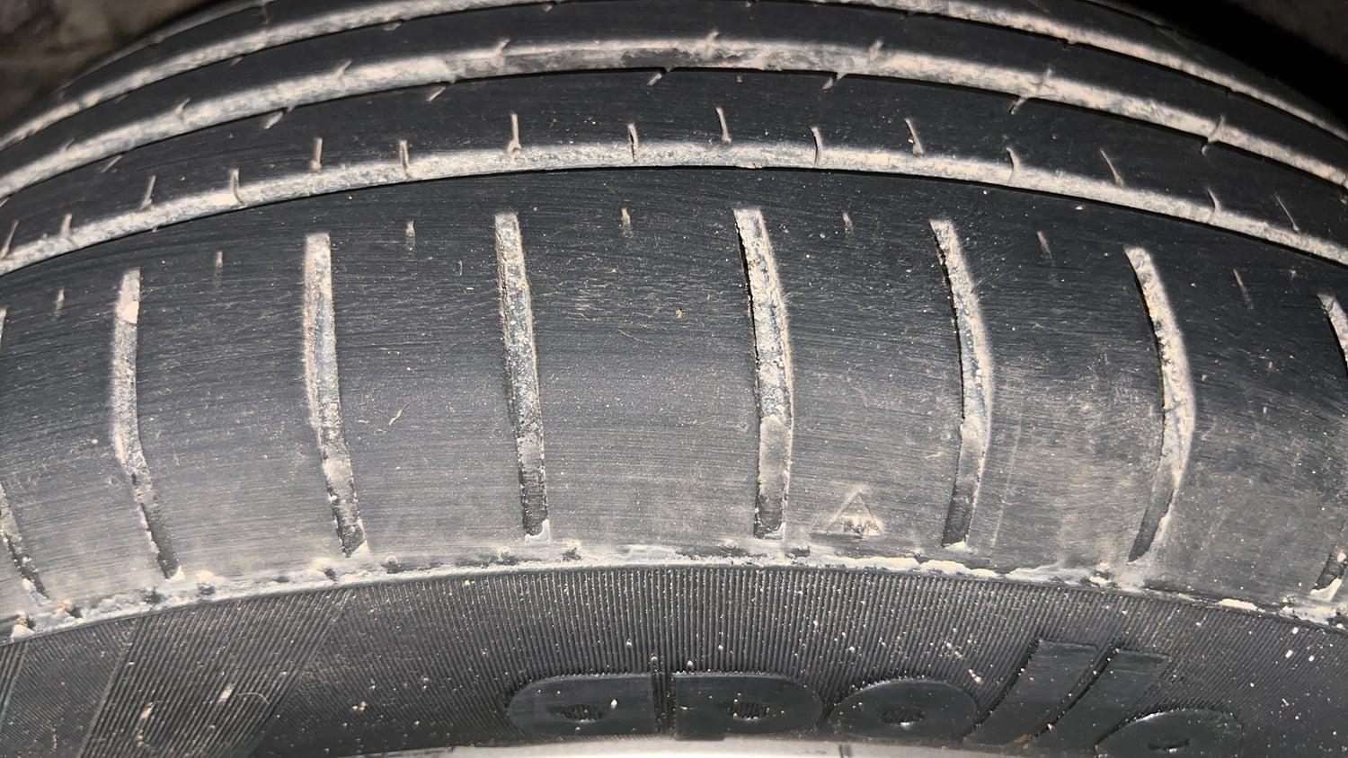 Used 2014 Honda City SV Diesel Diesel Manual tyres LEFT REAR TYRE TREAD VIEW