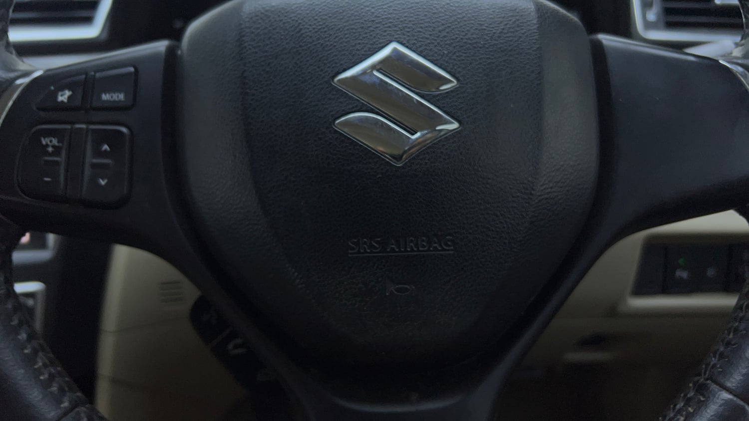 Used 2016 Maruti Suzuki Ciaz ZXI+ AT Petrol Automatic top_features Airbags