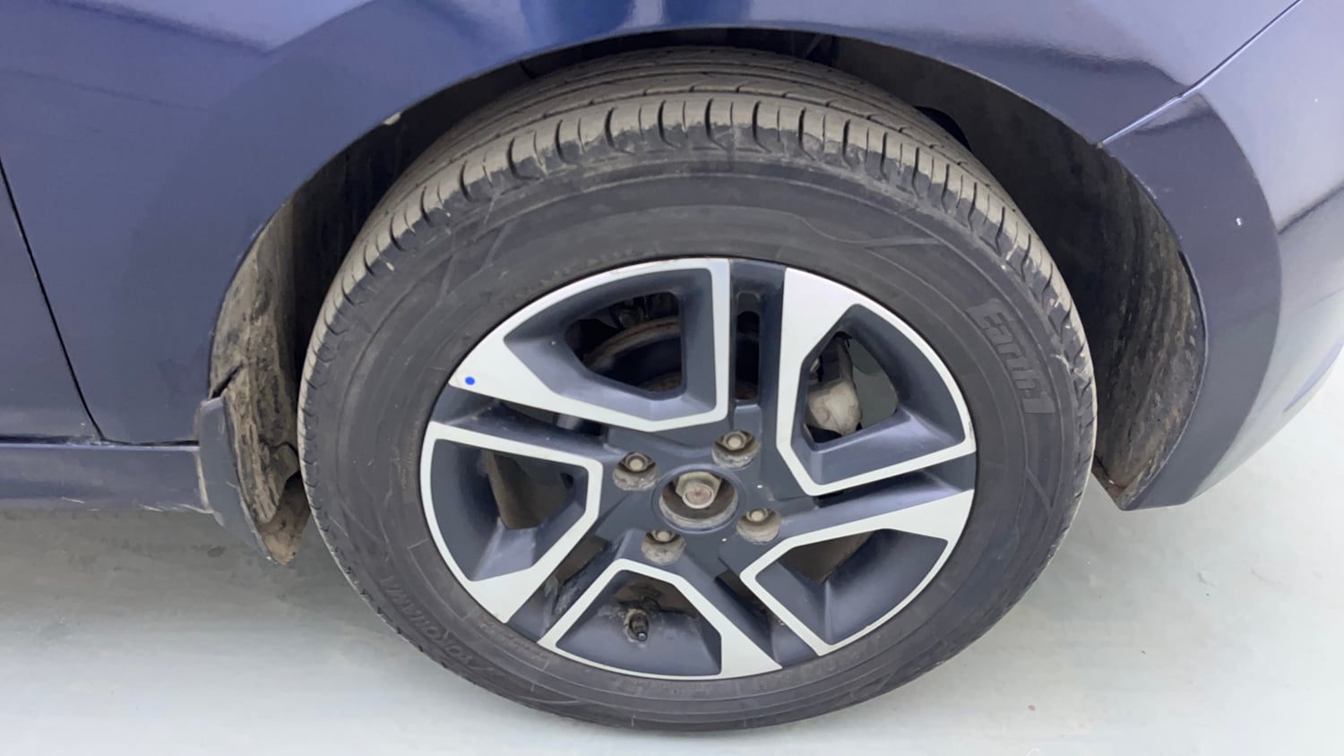 Used 2019 Tata Tigor Revotron XZA Petrol Automatic tyres RIGHT FRONT TYRE RIM VIEW