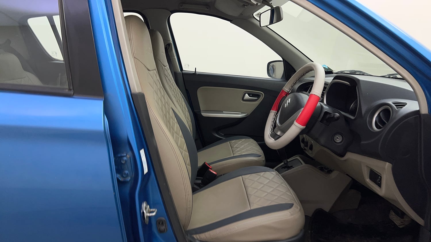 Used 2015 Maruti Suzuki Alto K10 VXi AMT Petrol Automatic interior RIGHT SIDE FRONT DOOR CABIN VIEW