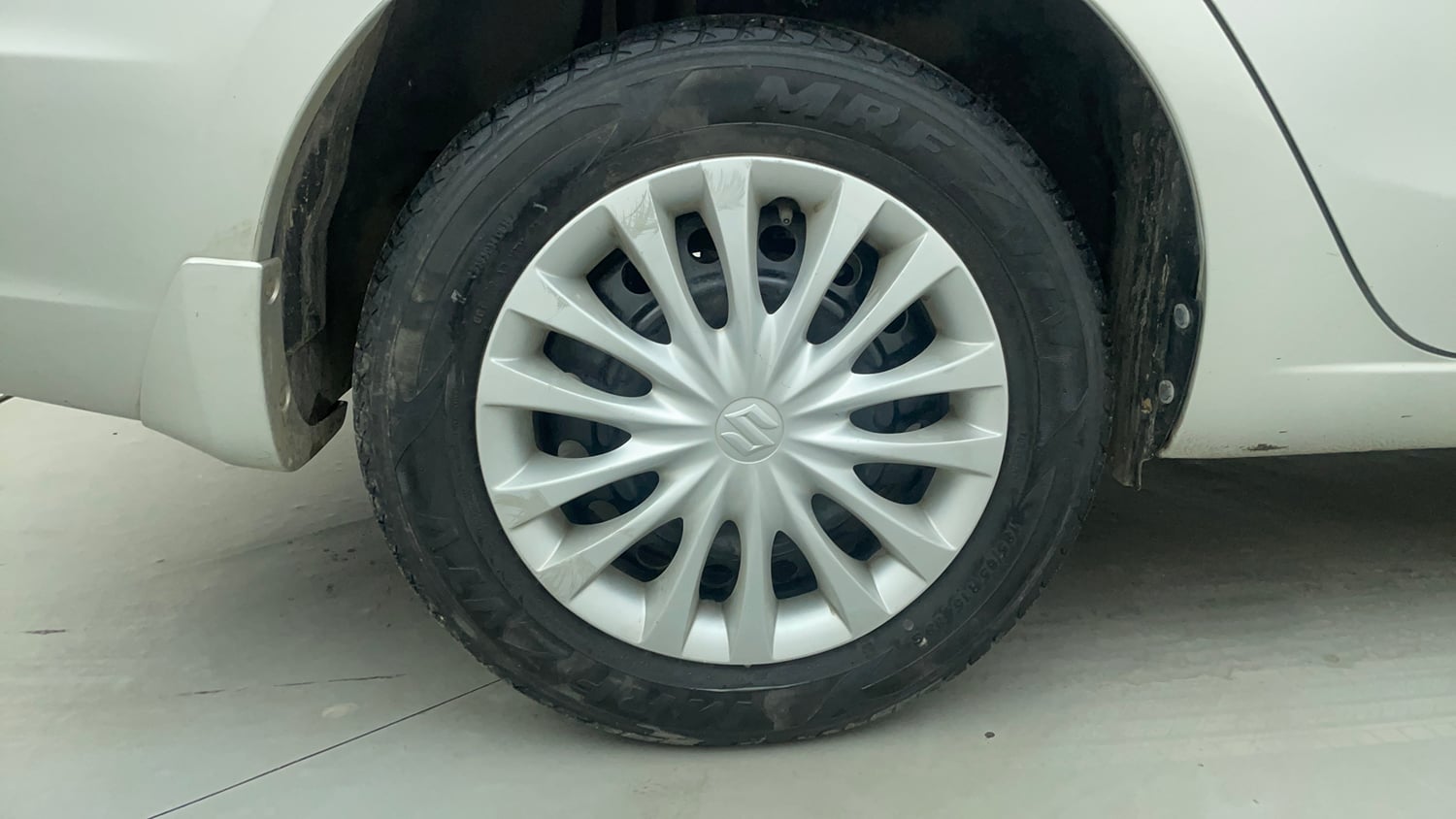 Used 2018 Maruti Suzuki Ciaz Delta 1.4 AT Petrol Automatic tyres RIGHT REAR TYRE RIM VIEW