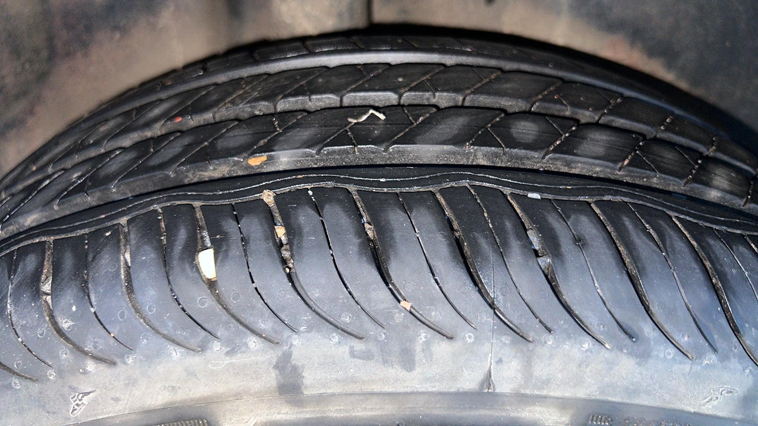 Used 2015 Volkswagen Polo Highline1.2L (P) Petrol Manual tyres RIGHT REAR TYRE TREAD VIEW