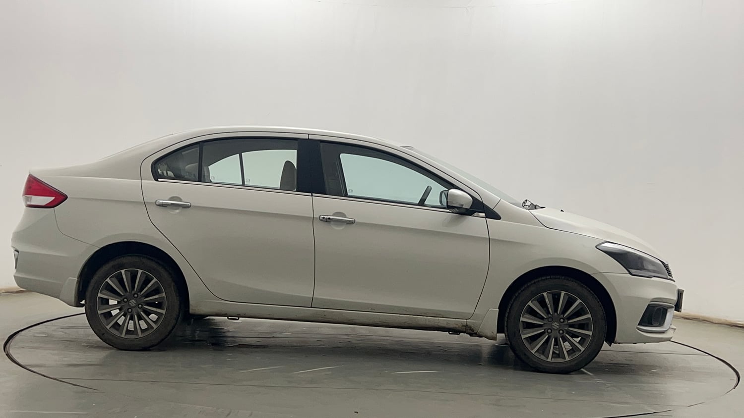 Used 2022 Maruti Suzuki Ciaz Alpha 1.5 Petrol Manual exterior RIGHT SIDE VIEW