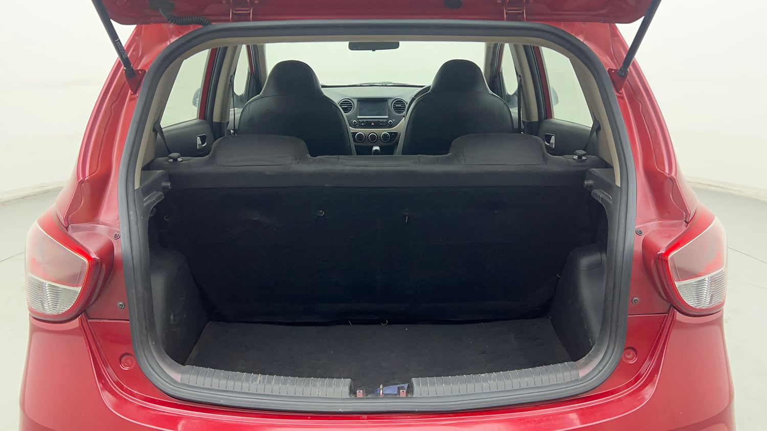 Used 2017 Hyundai Grand i10 Sportz (O) AT 1.2 Kappa VTVT Petrol Automatic interior DICKY INSIDE VIEW