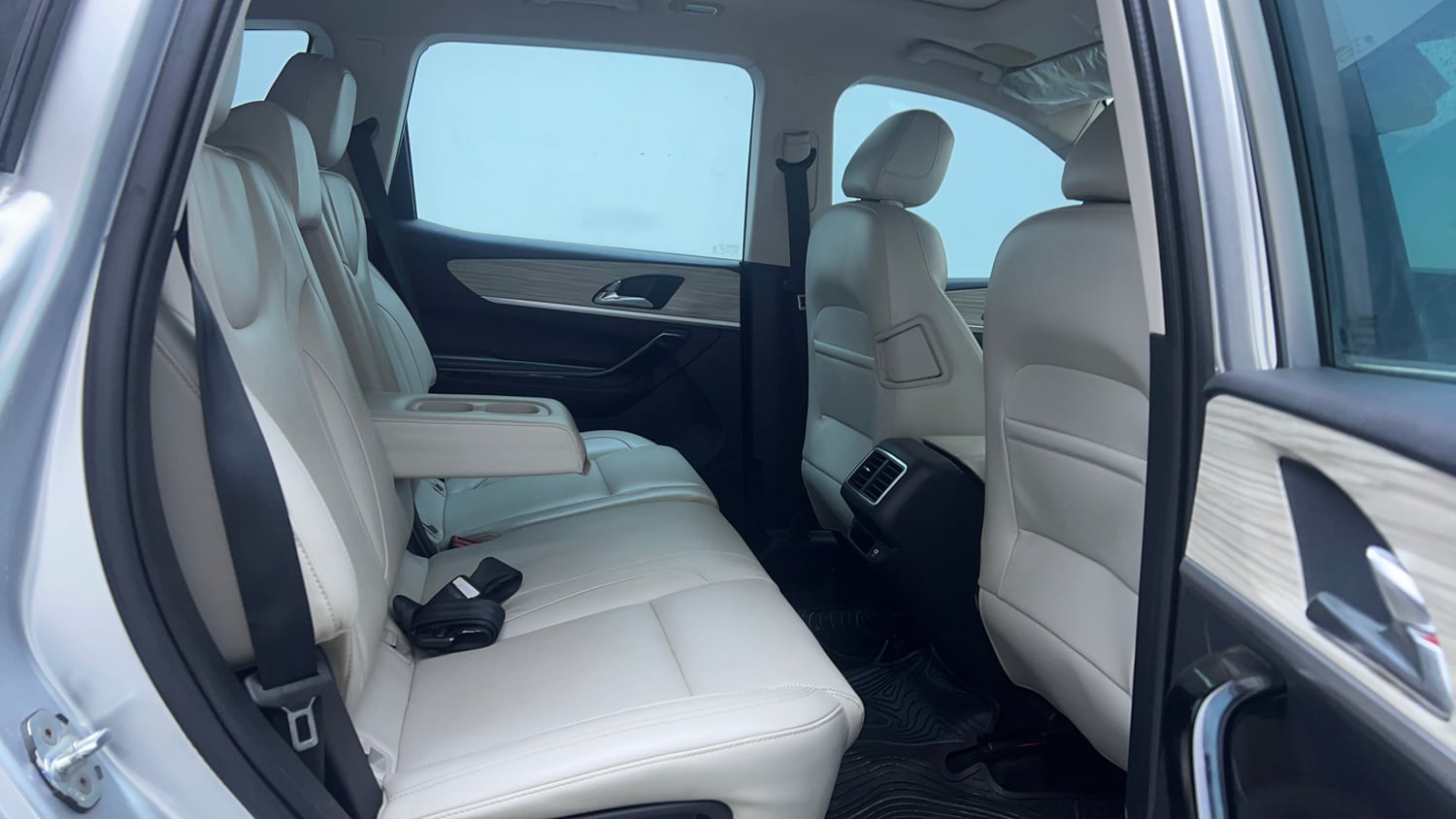 Used 2024 Mahindra XUV700 AX 7 Petrol AT Luxury Pack 7 STR Petrol Automatic interior RIGHT SIDE REAR DOOR CABIN VIEW