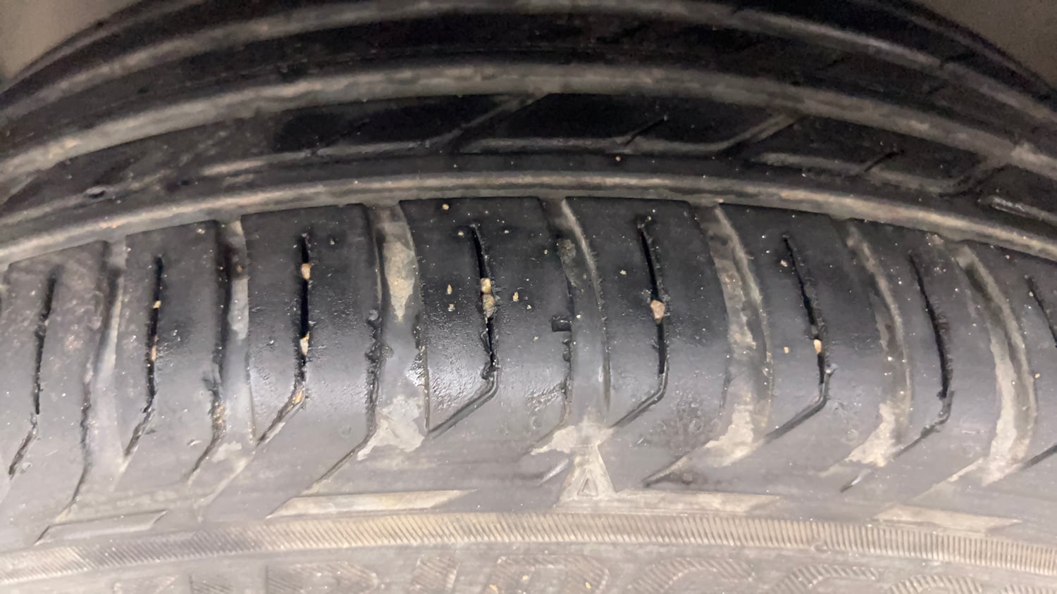 Used 2023 Jeep Compass Limited (O) 2.0 Diesel Diesel Manual tyres LEFT FRONT TYRE TREAD VIEW