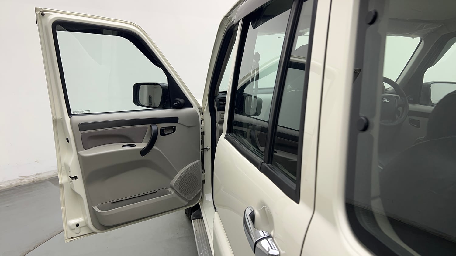 Used 2022 Mahindra Scorpio S5 Diesel Manual interior LEFT FRONT DOOR OPEN VIEW