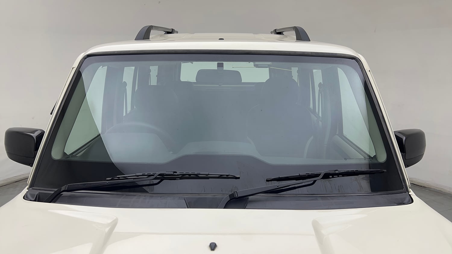 Used 2022 Mahindra Scorpio S5 Diesel Manual exterior FRONT WINDSHIELD VIEW