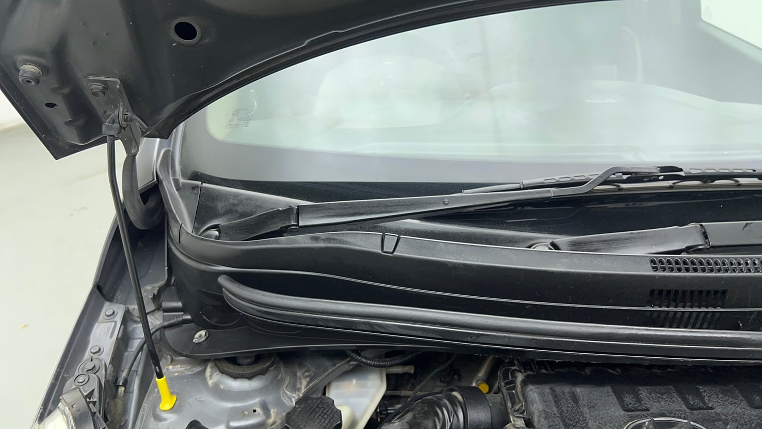 Used 2018 Hyundai Grand i10 Sportz 1.2 Kappa VTVT CNG (Outside Fitted) Cng Manual engine ENGINE RIGHT SIDE HINGE & APRON VIEW