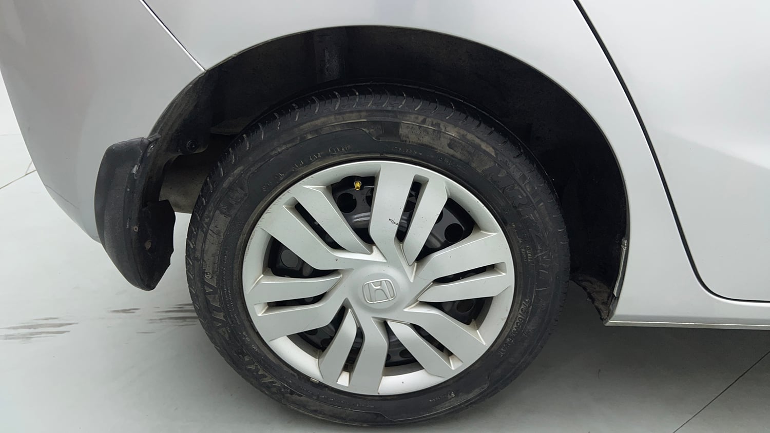 Used 2017 Honda Jazz SV Petrol Petrol Manual tyres RIGHT REAR TYRE RIM VIEW