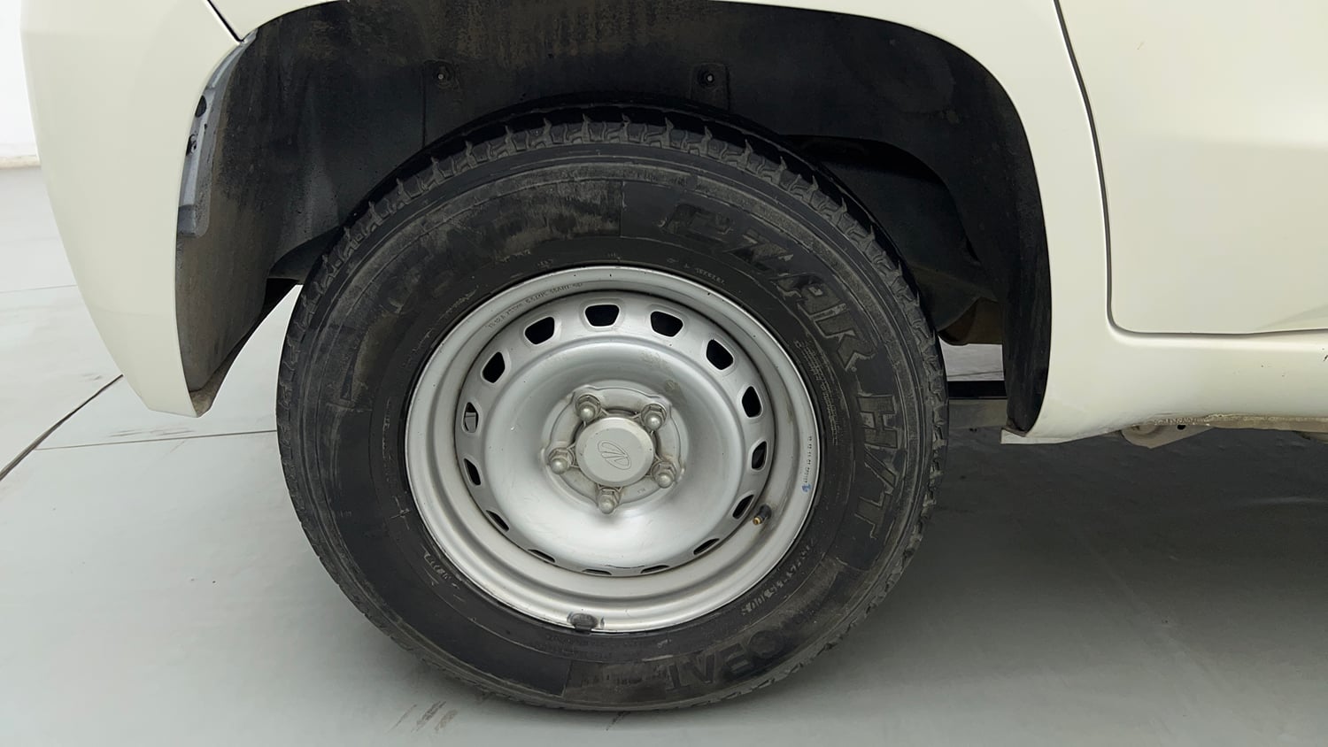 Used 2019 Mahindra TUV300 T4 Plus Diesel Manual tyres RIGHT REAR TYRE RIM VIEW