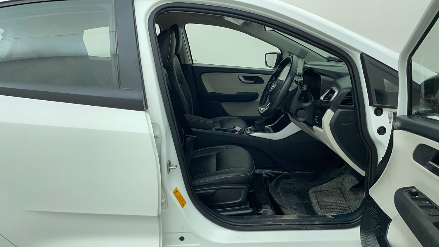 Used 2023 Tata Altroz XZA Petrol Petrol Automatic interior RIGHT SIDE FRONT DOOR CABIN VIEW