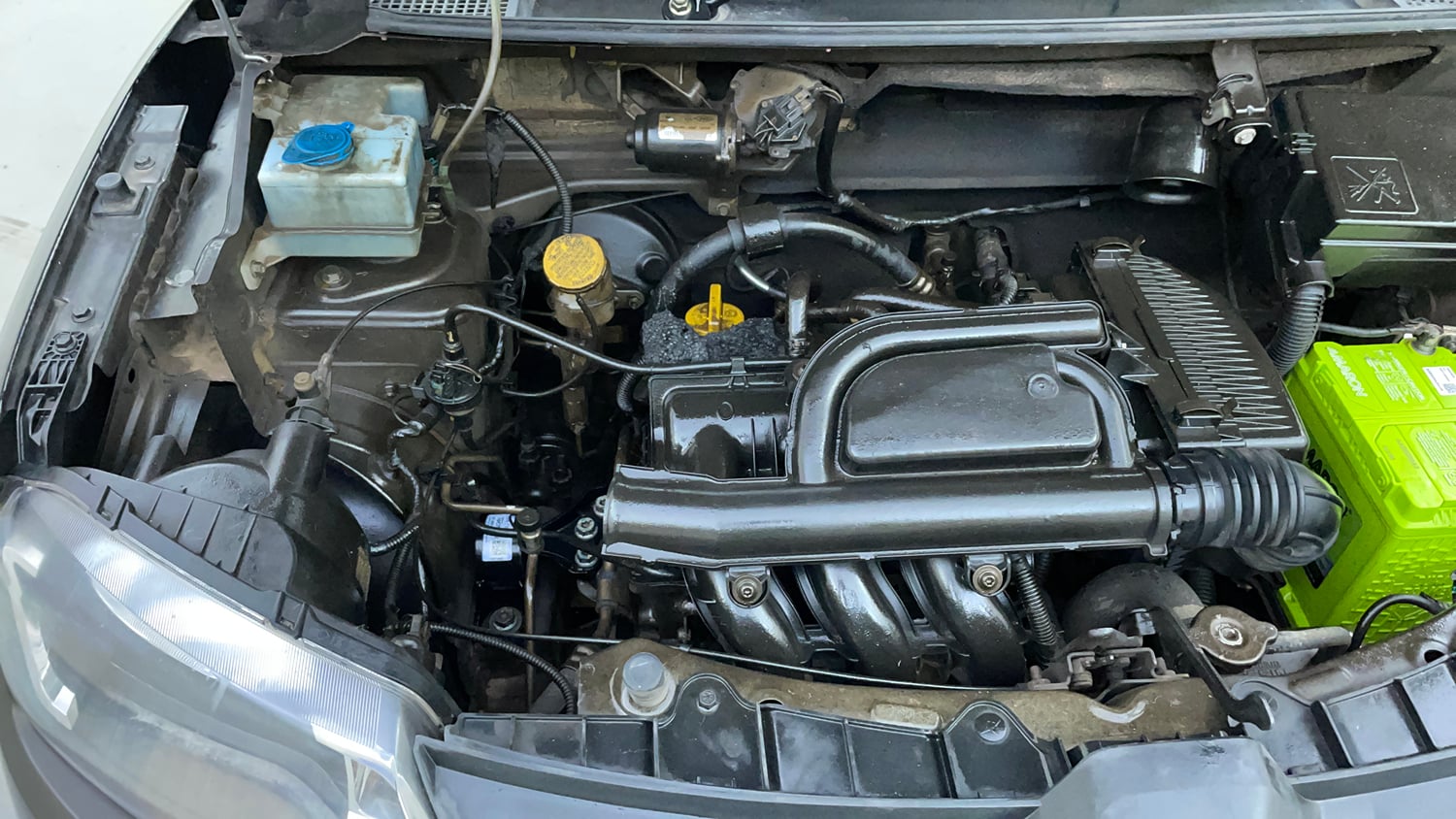 Used 2016 Renault Kwid 1.0 RXT Petrol Manual engine ENGINE RIGHT SIDE VIEW