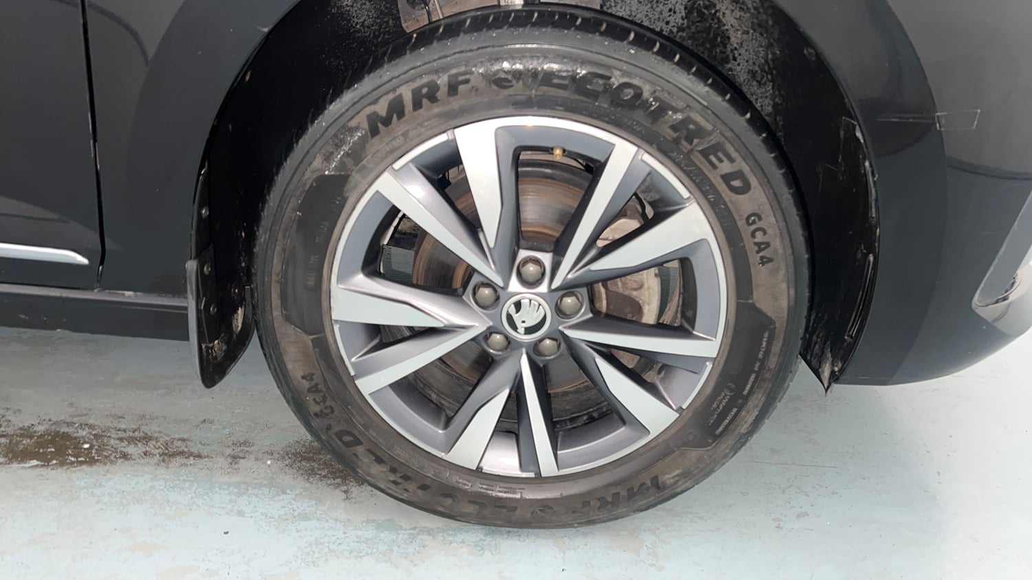 Used 2024 Skoda Slavia Style 1.0L TSI MT Petrol Manual tyres RIGHT FRONT TYRE RIM VIEW