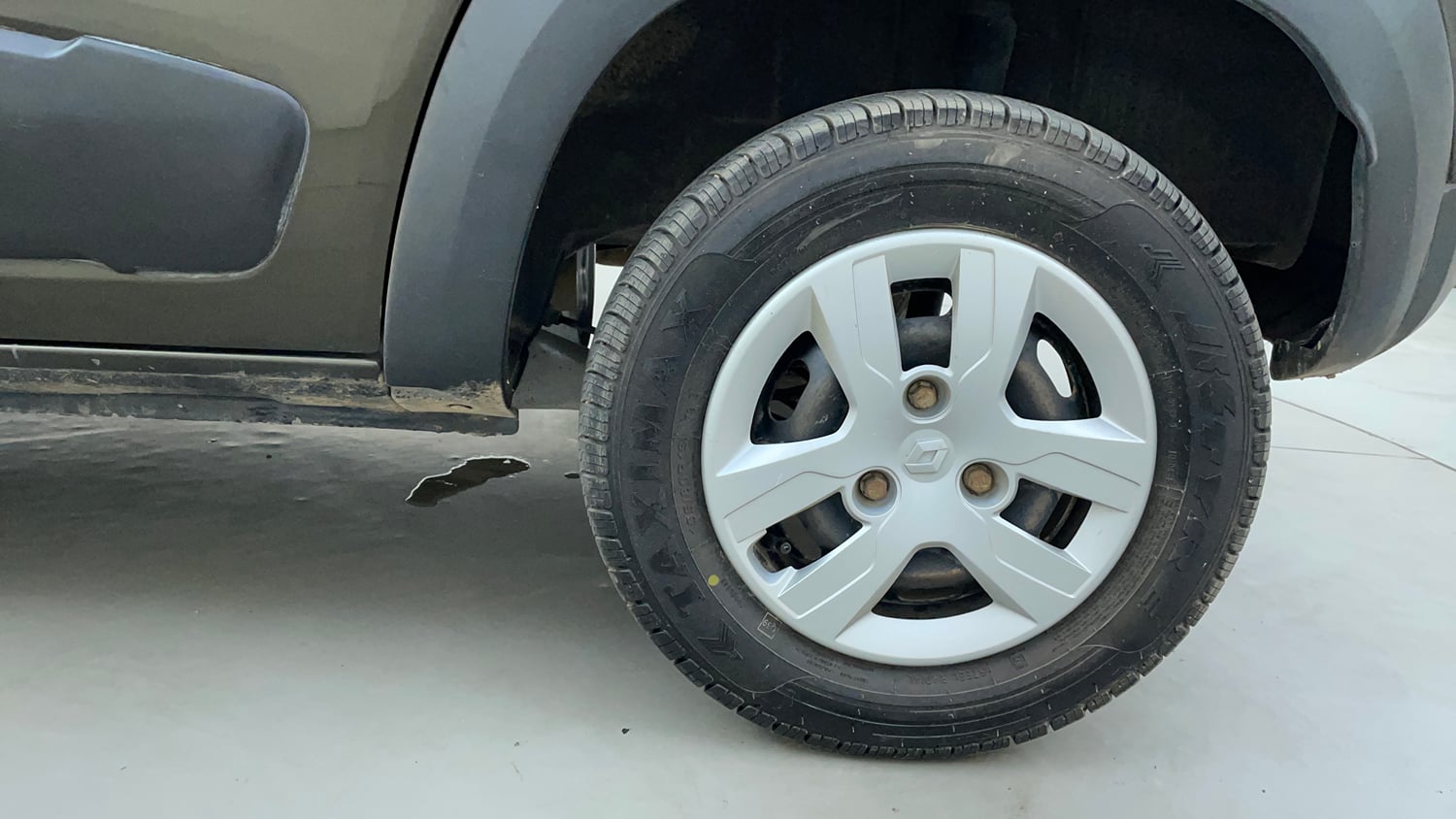 Used 2016 Renault Kwid 1.0 RXT Petrol Manual tyres LEFT REAR TYRE RIM VIEW