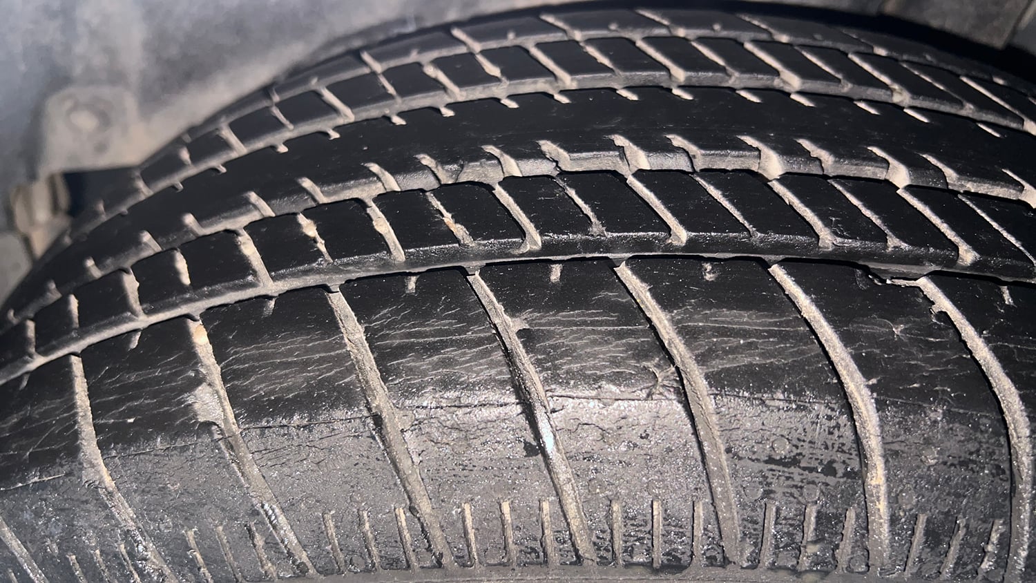Used 2016 Maruti Suzuki Ertiga VXI CNG Cng Manual tyres LEFT REAR TYRE TREAD VIEW
