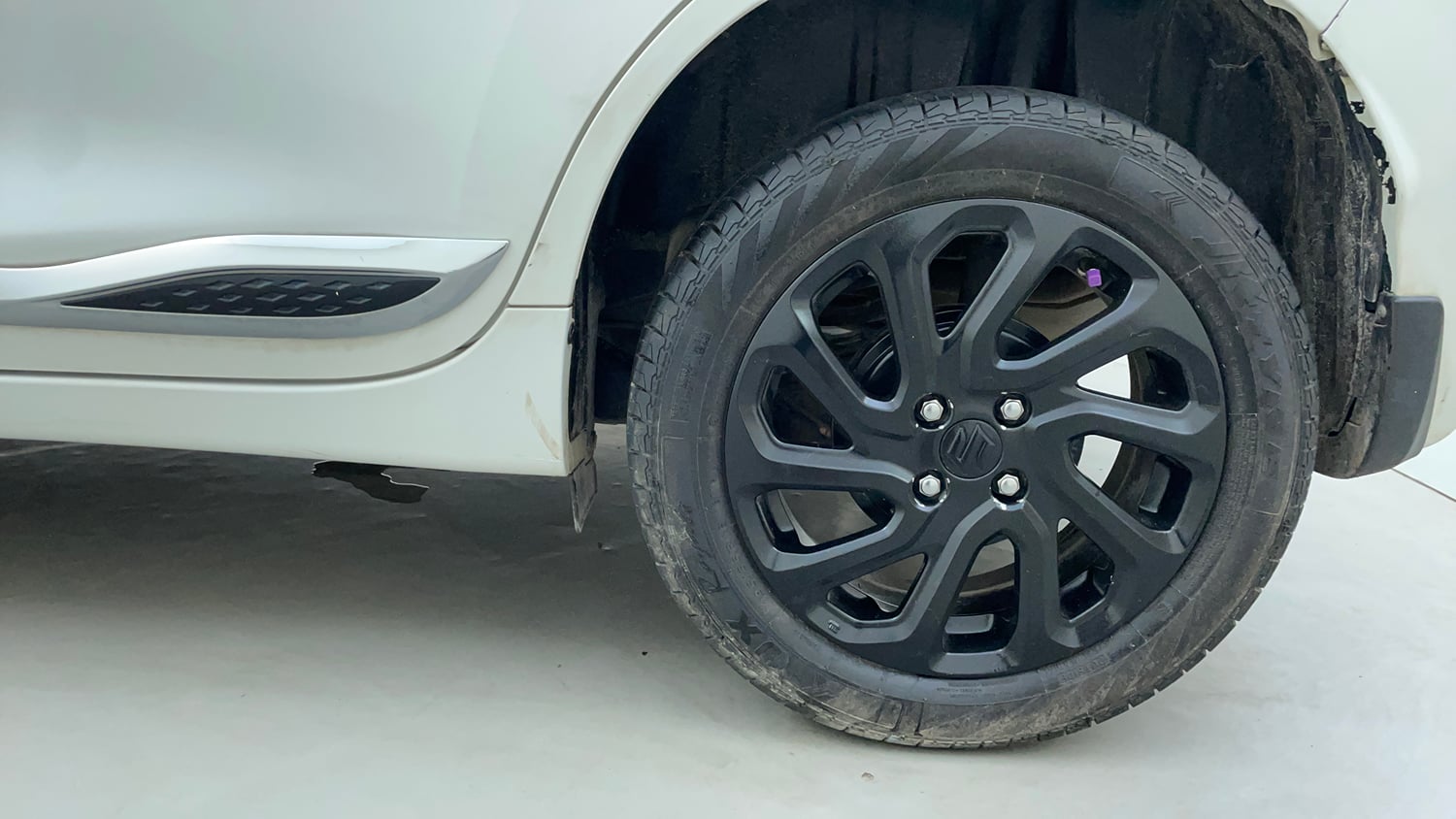 Used 2022 Maruti Suzuki Baleno Zeta MT Petrol Manual tyres LEFT REAR TYRE RIM VIEW