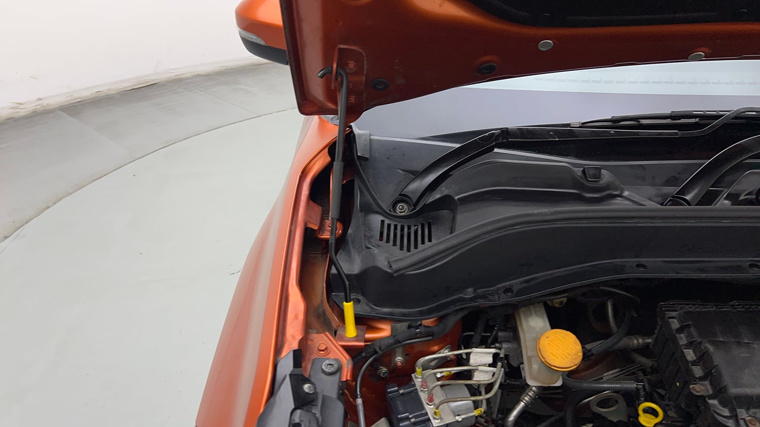 Used 2022 Tata Punch Adventure MT Petrol Manual engine ENGINE RIGHT SIDE HINGE & APRON VIEW