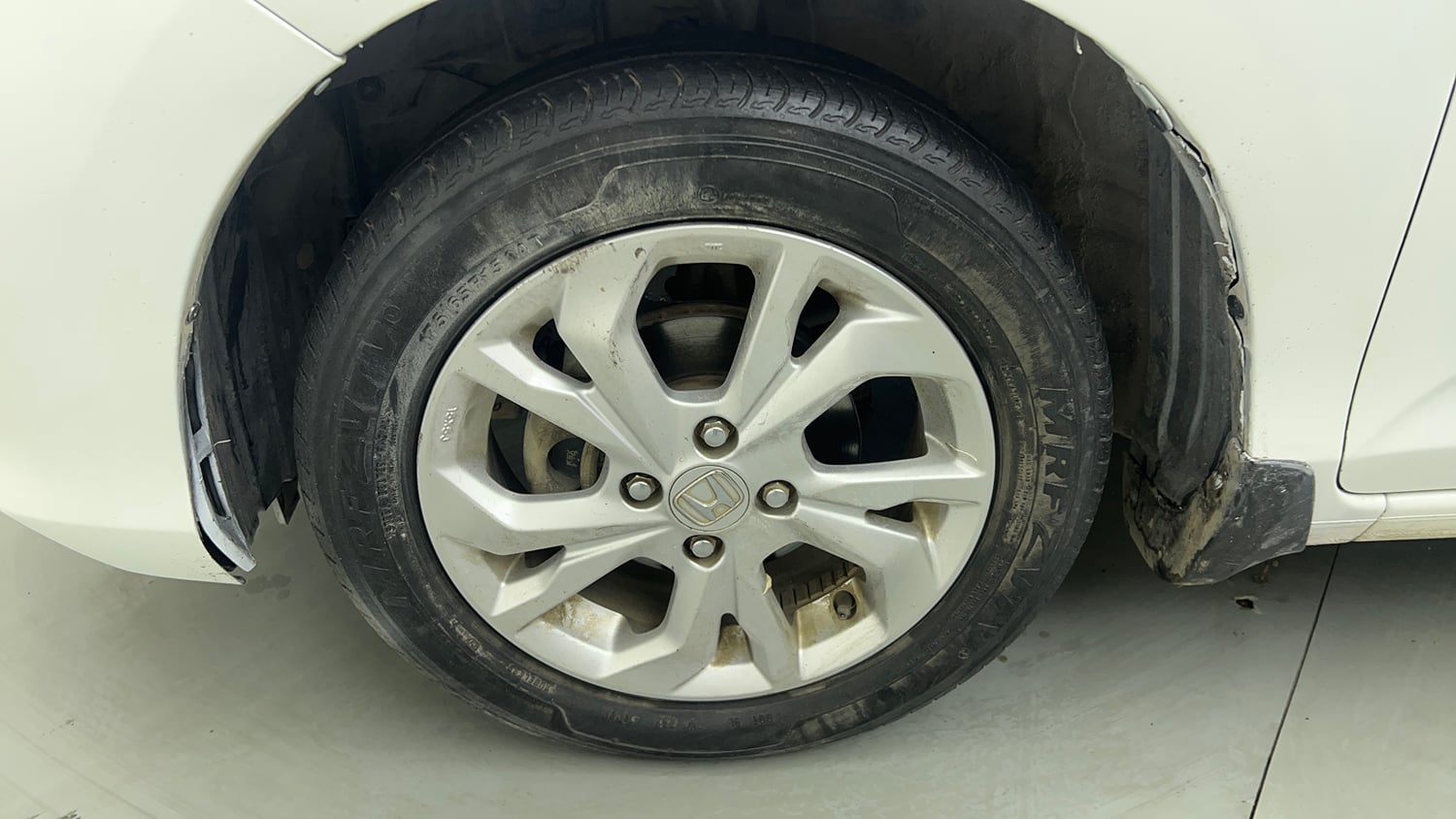Used 2019 Honda Amaze 1.2 VX CVT Petrol Petrol Automatic tyres LEFT FRONT TYRE RIM VIEW
