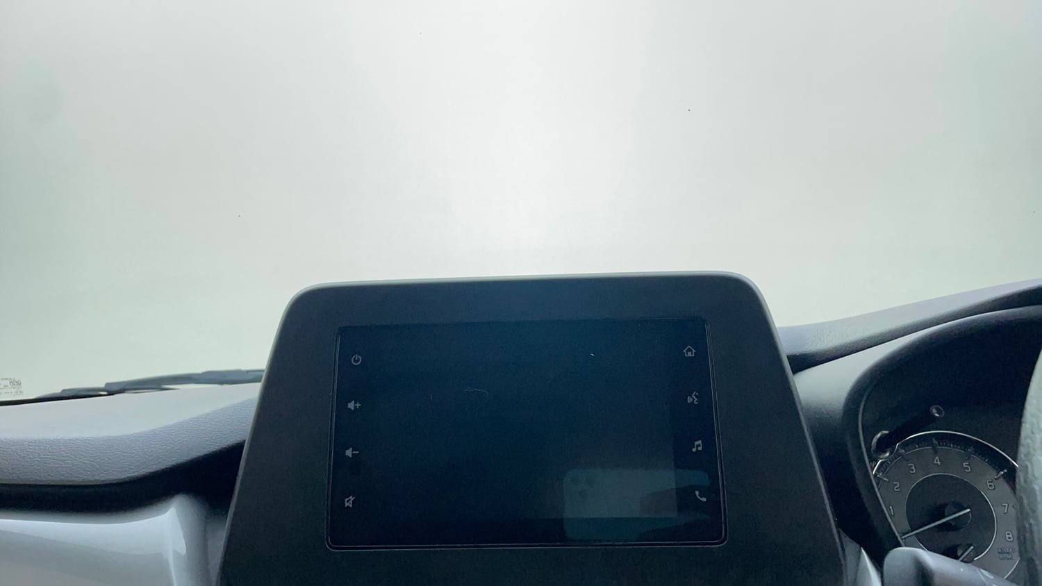 Used 2022 Maruti Suzuki Baleno Zeta MT Petrol Manual top_features Touch screen infotainment system